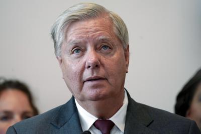 ARCHIVO - El senador Lindsey Graham, republicano por Carolina del Sur, habla durante una conferencia de prensa en el Capitolio, el 13 de septiembre de 2022, en Washington. El fiscal de Georgia que investiga una posible interferencia electoral ilegal en las elecciones de 2020 dijo el jueves 27 de octubre que la Corte Suprema no debería obstaculizar el testimonio de Graham ante un gran jurado. (AP Photo/Mariam Zuhaib, Archivo)