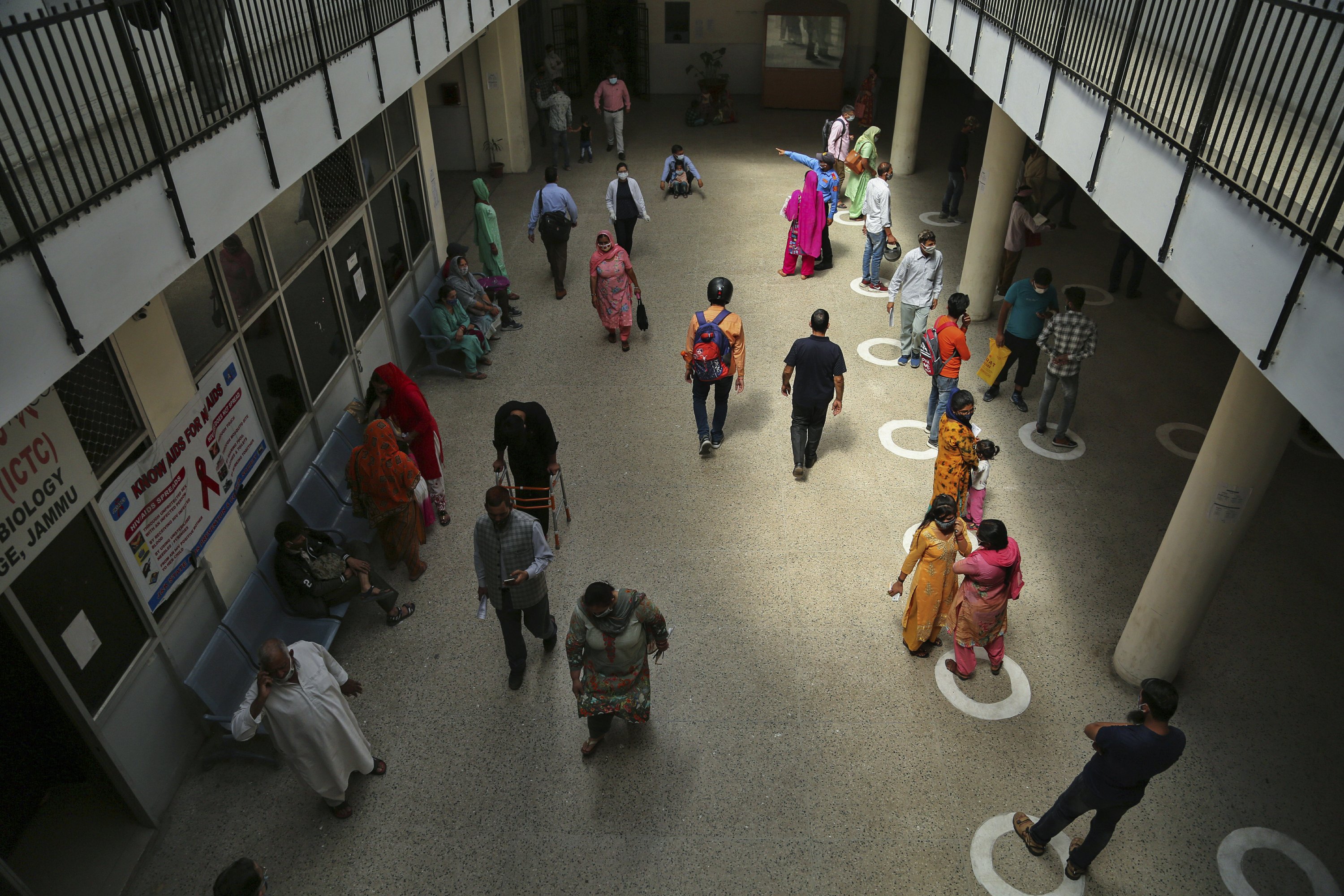 The capital of India will be blocked amid a devastating wave of viruses