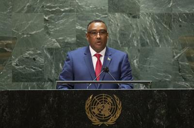 ARCHIVO  - En esta foto de archivo del 25 de seriembre de 2021, el viceprimer ministro y ministro del Exterior de Etiopía, Demeke Mekonnen Hassen habla ante la Asamblea General de la ONU. Naciones Unidas dijo a Etiopía el viernes 1 de octubre de 2021 que no tiene derecho legal a expulsar a siete de sus funcionarios a los que acusó de “injerencia” en sus asuntos. (Kena Betancur/Pool Photo via AP, File)