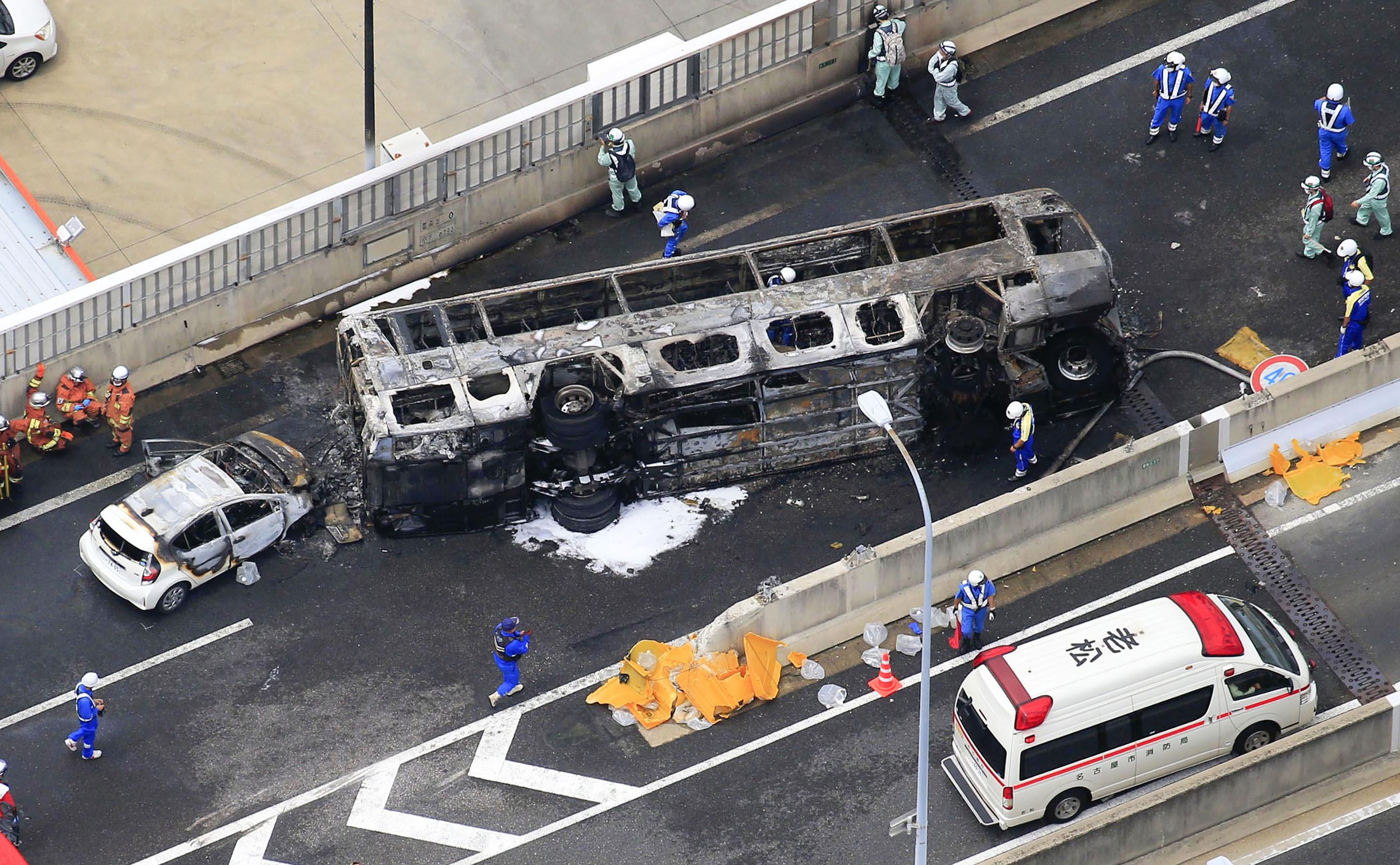 Fiery bus crash on Japanese highway leaves 2 dead, 7 injured | AP News