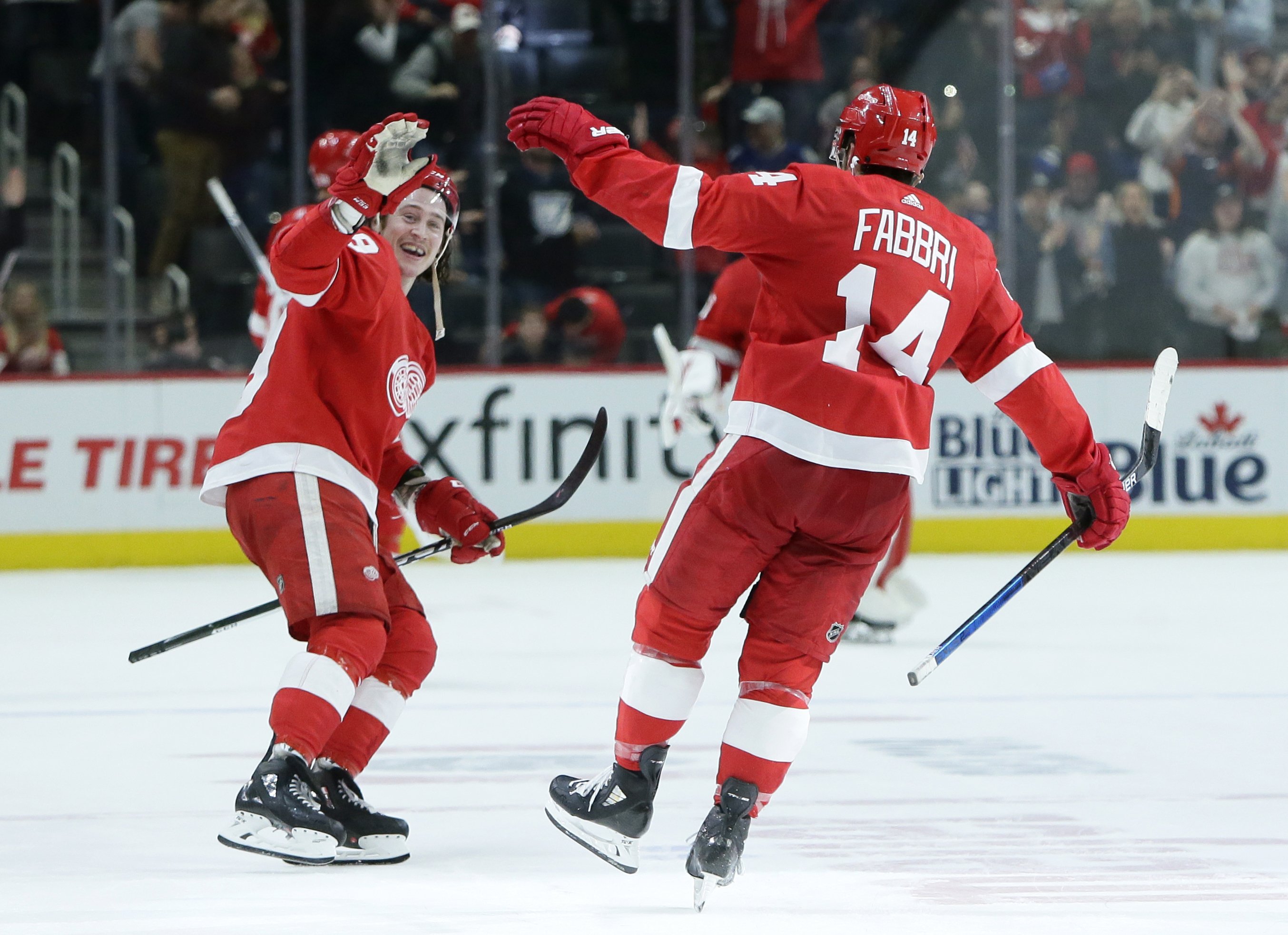 Red Wings earn elusive win over Lightning, 5-4 in shootout | AP News