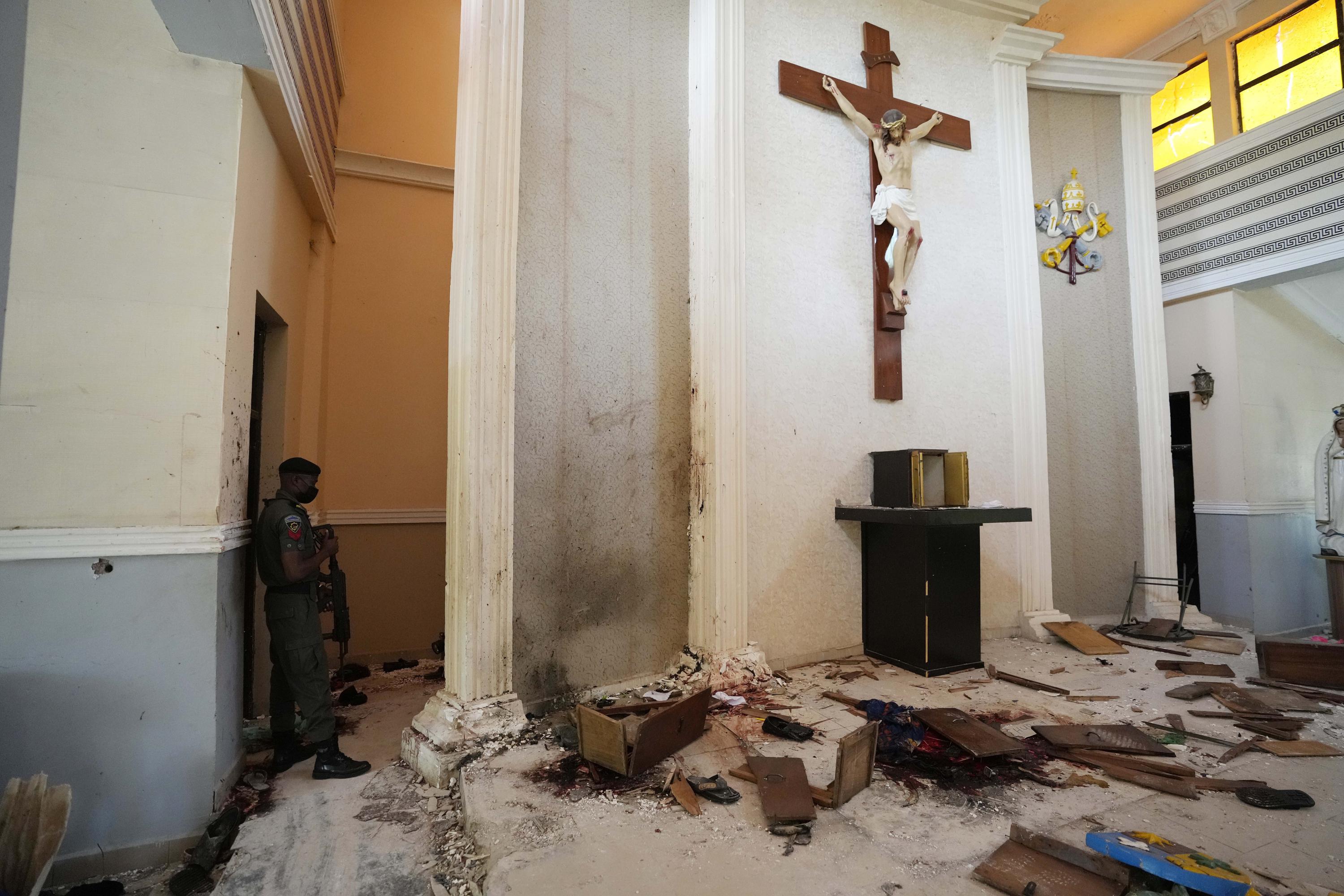 Hay bebés entre 22 muertos en ataque a iglesia de Nigeria | AP News