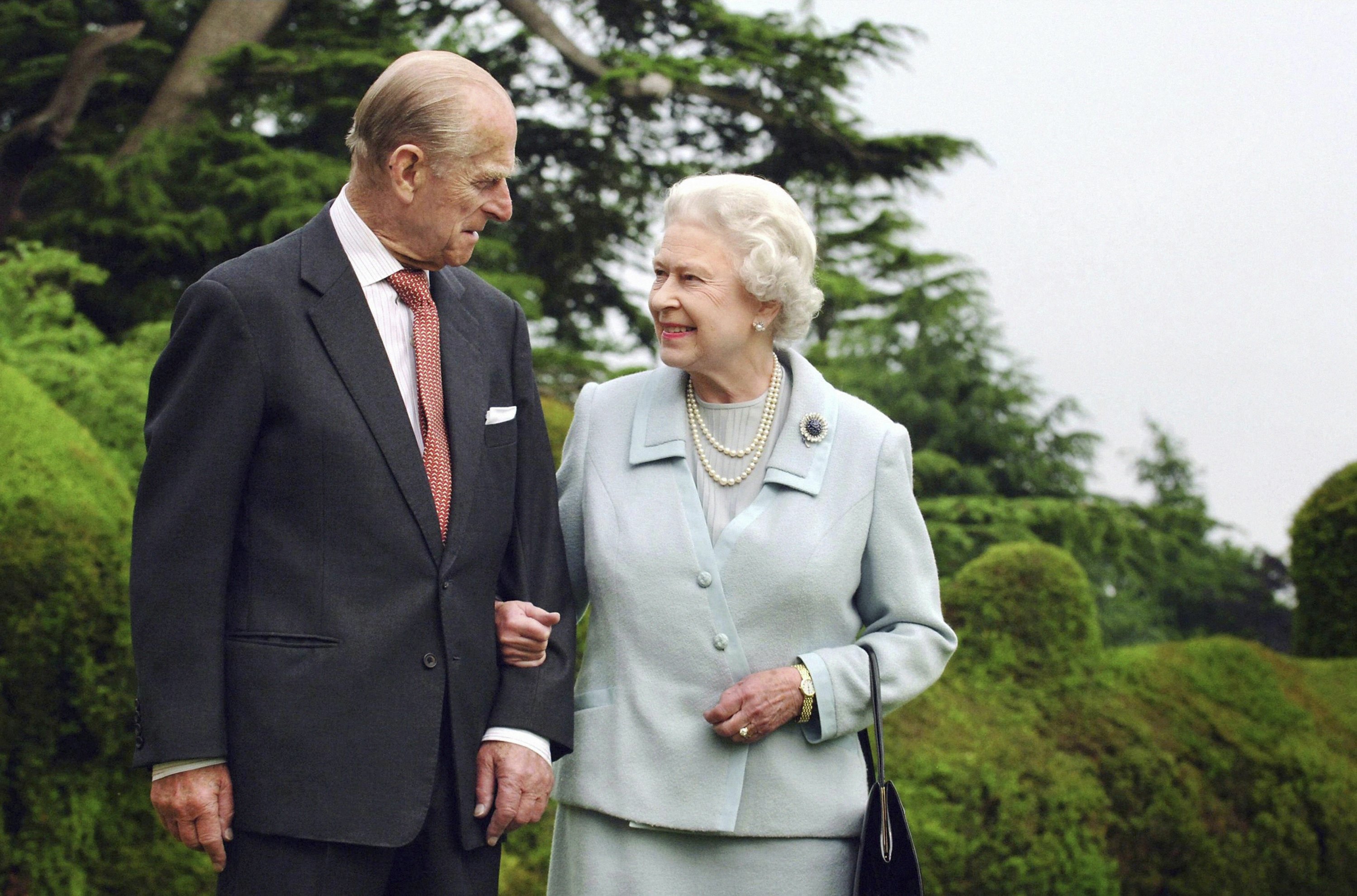 The Latest: Ireland leader recalls visit from Queen, Philip - Vimarsana News