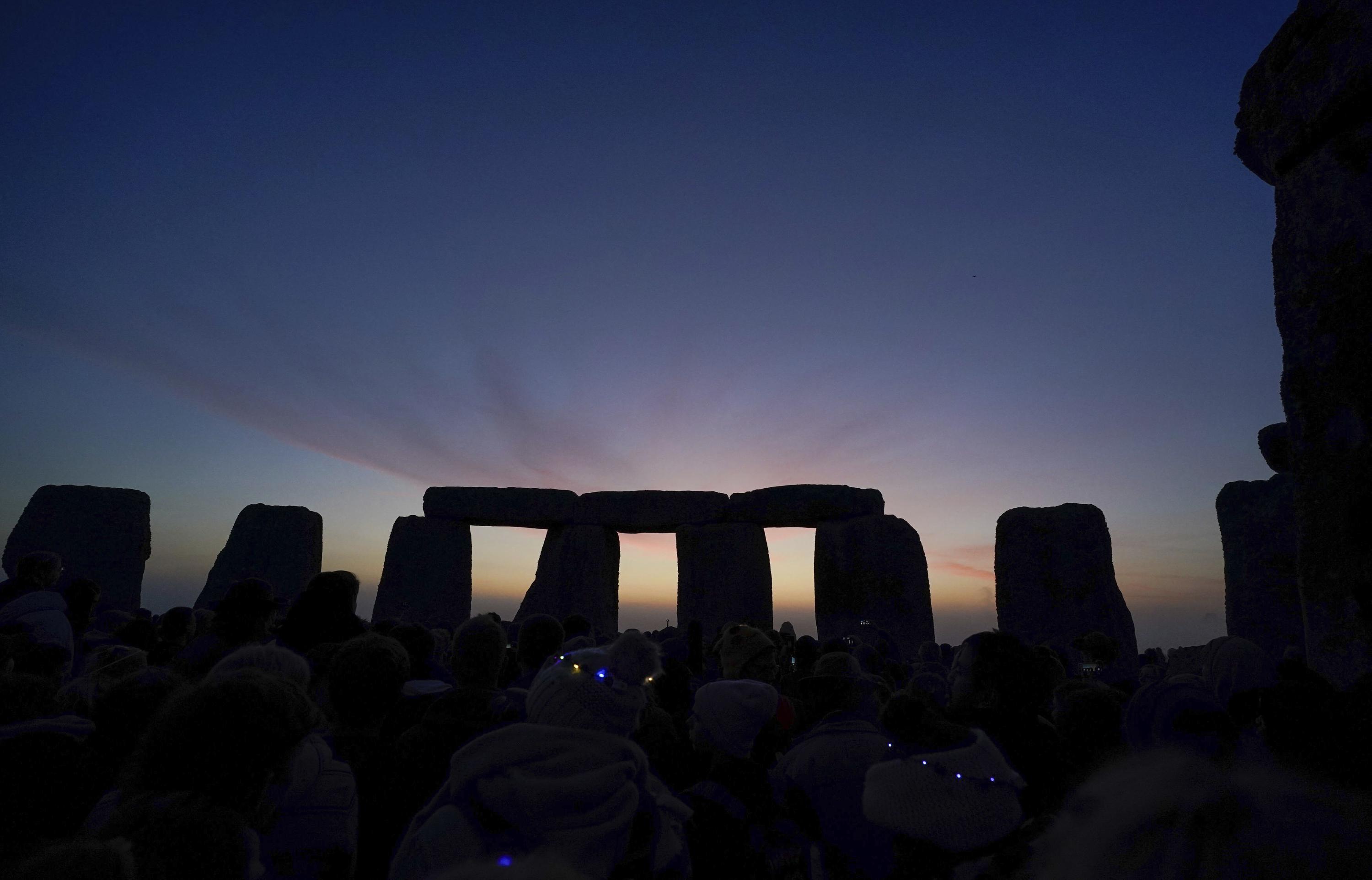 Thousands flock to Stonehenge to mark summer solstice AP News