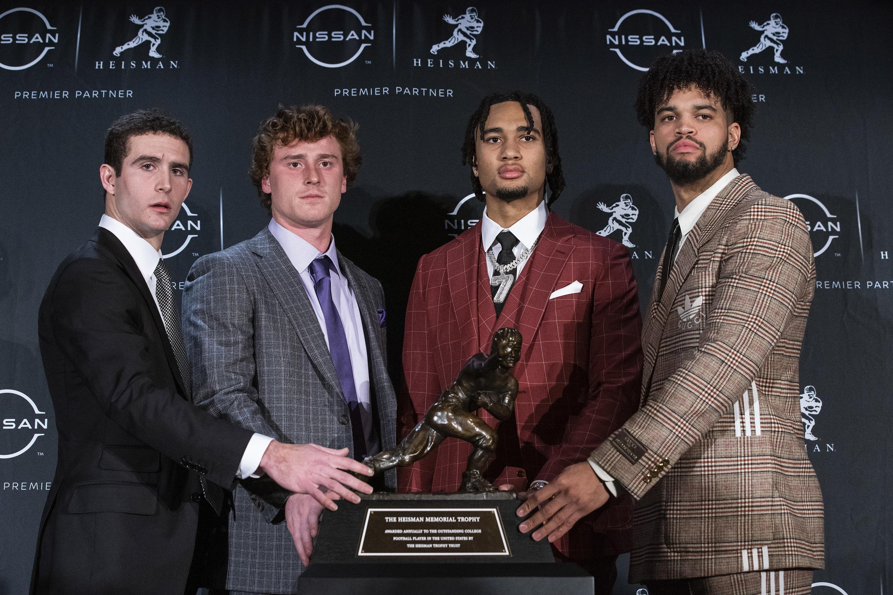 Caleb Williams de USC, se lleva el trofeo Heisman AP News