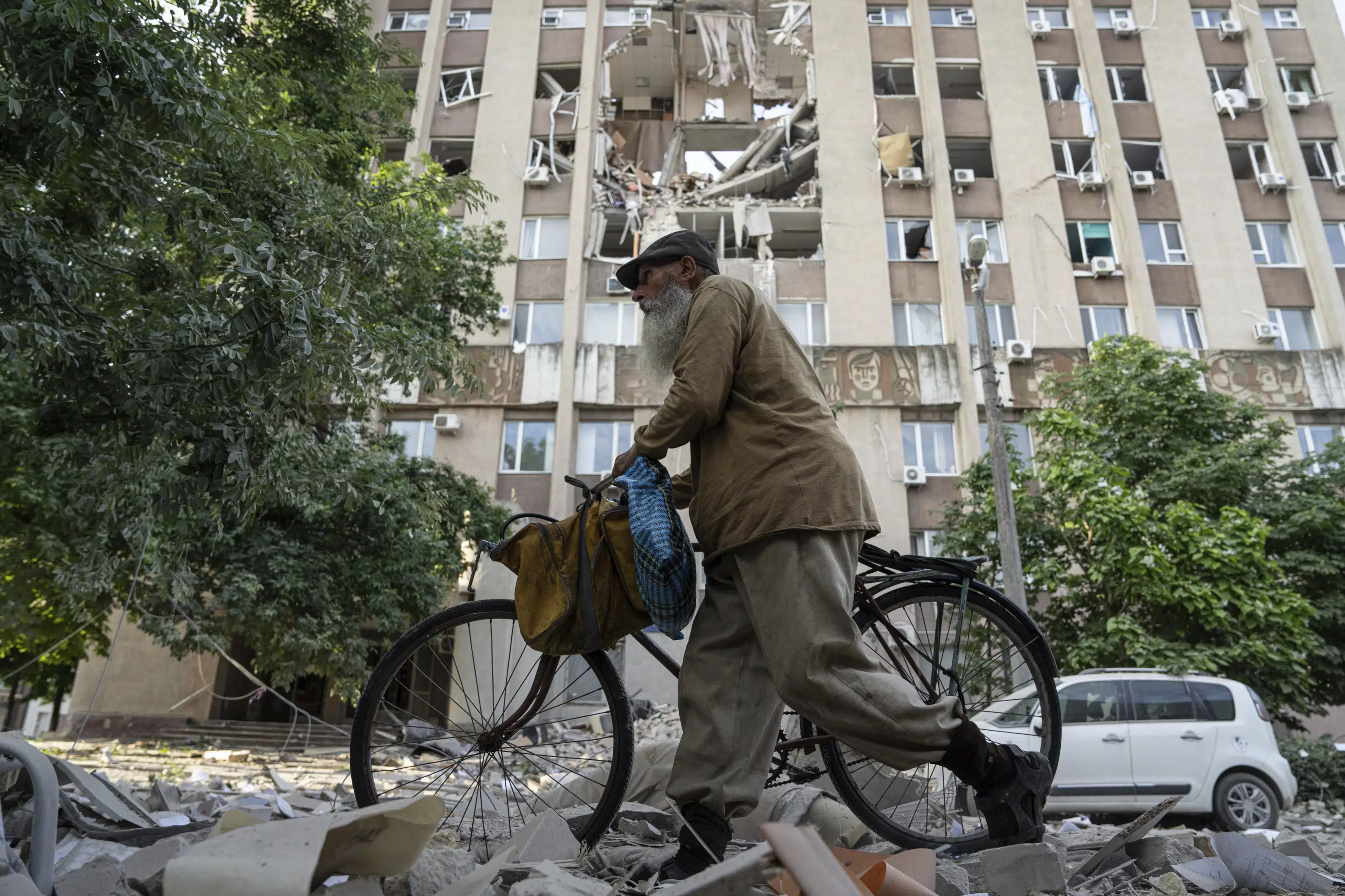 UN atomic watchdog chief visits Ukraine nuclear plant threatened by war with Russia