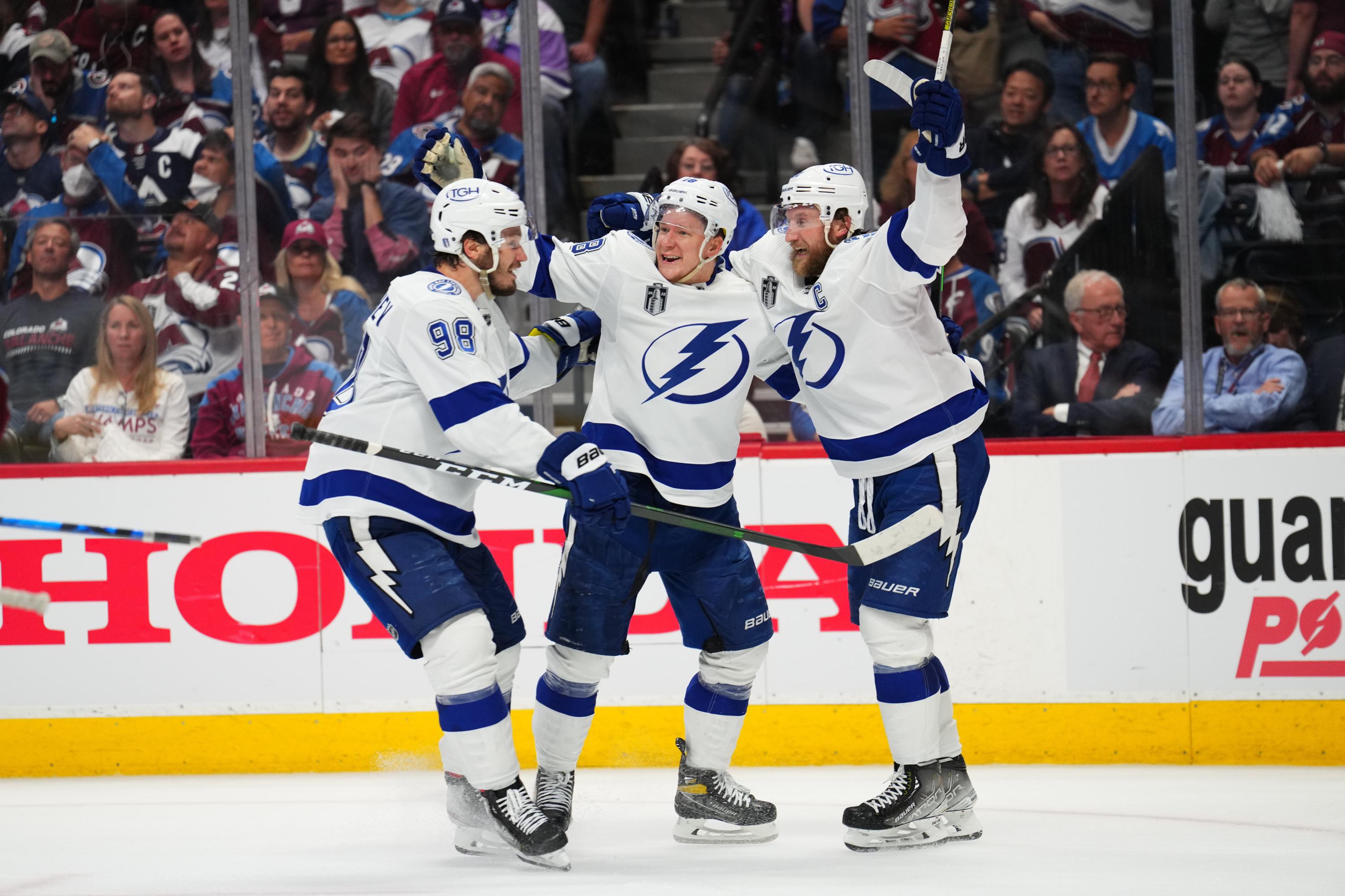 Lightning win Game 5, deny Avs chance to take Stanley Cup | AP News