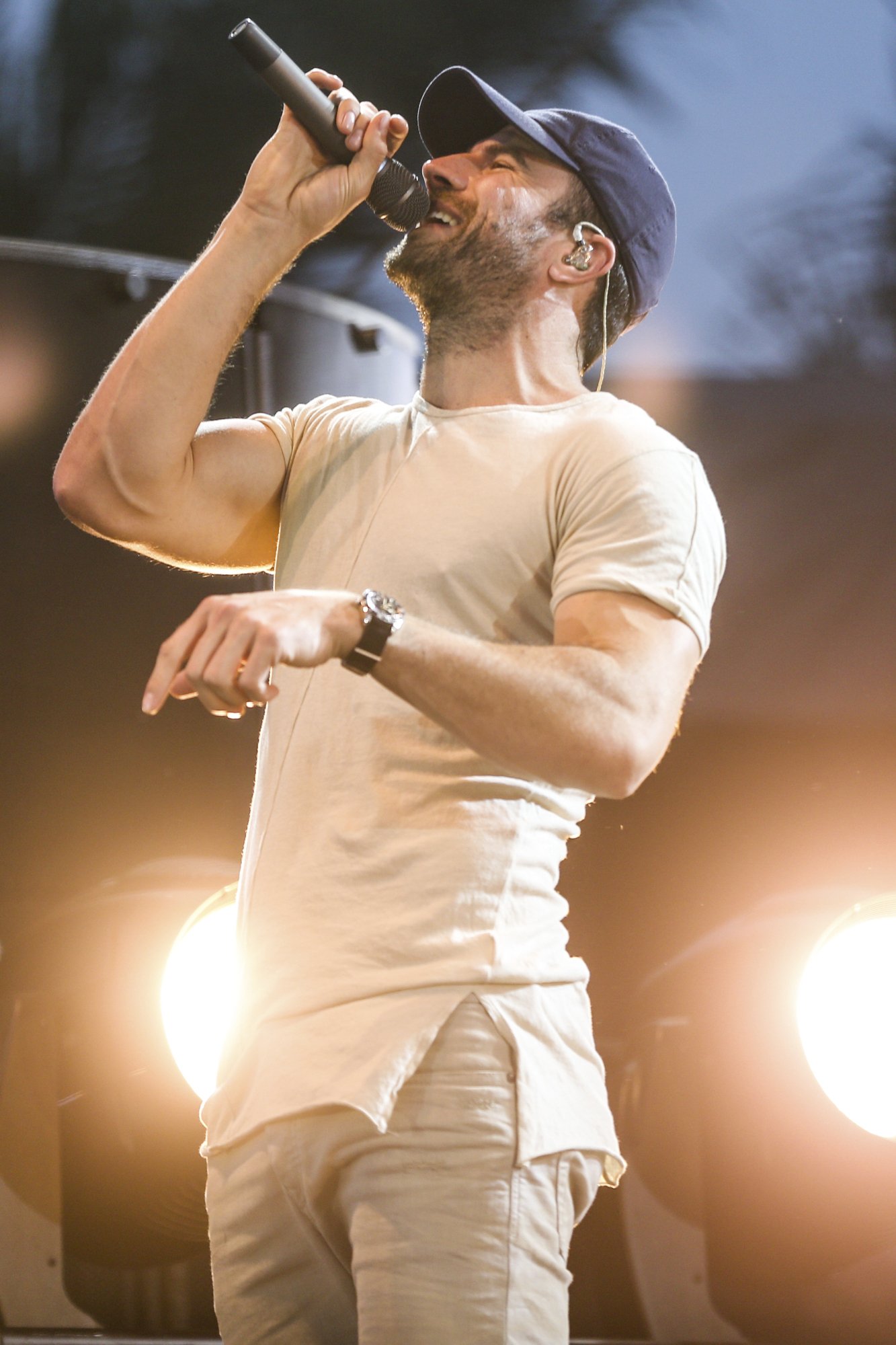 To share or not to share, that is the question for Sam Hunt AP News