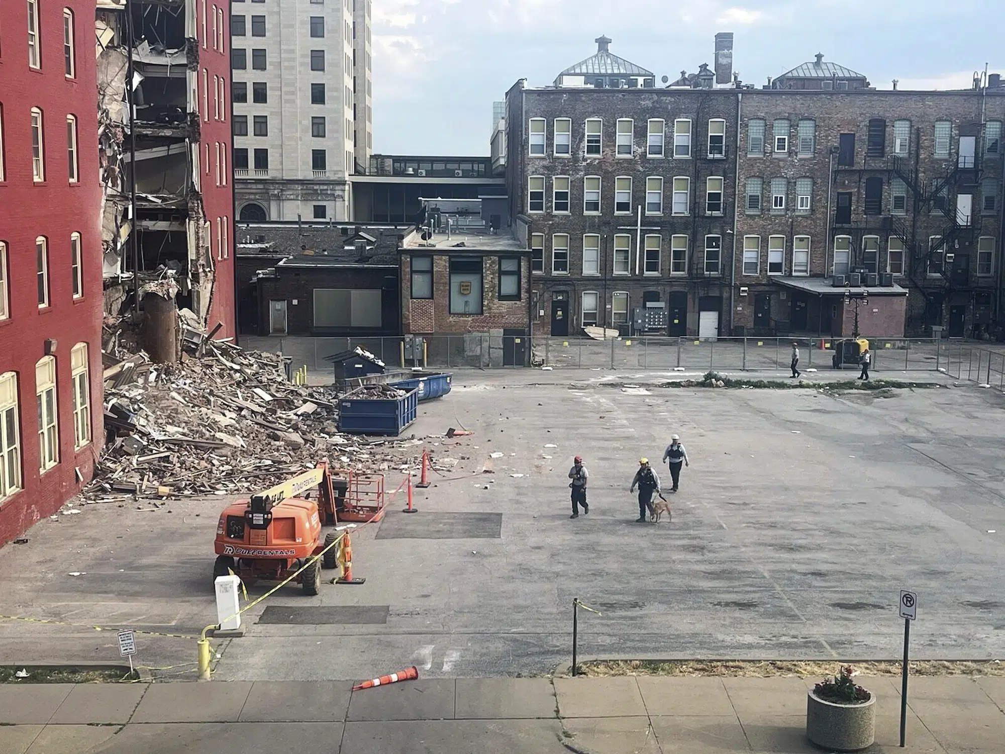 Le corps de l’homme disparu retrouvé sur le site de l’effondrement d’un appartement de l’Iowa ;  deux autres toujours portés disparus