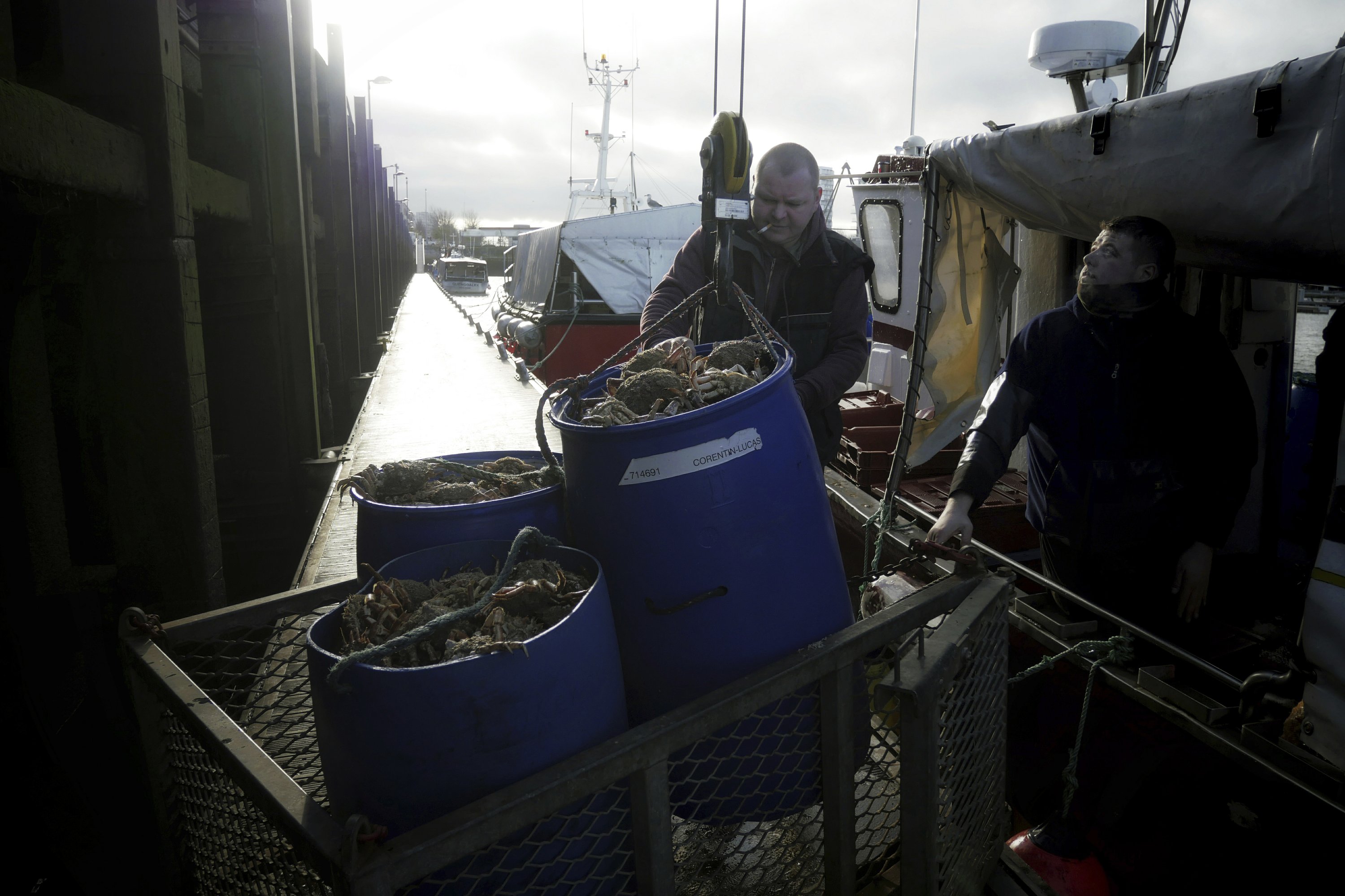 EU-UK trade talks on fish as deadline approaches