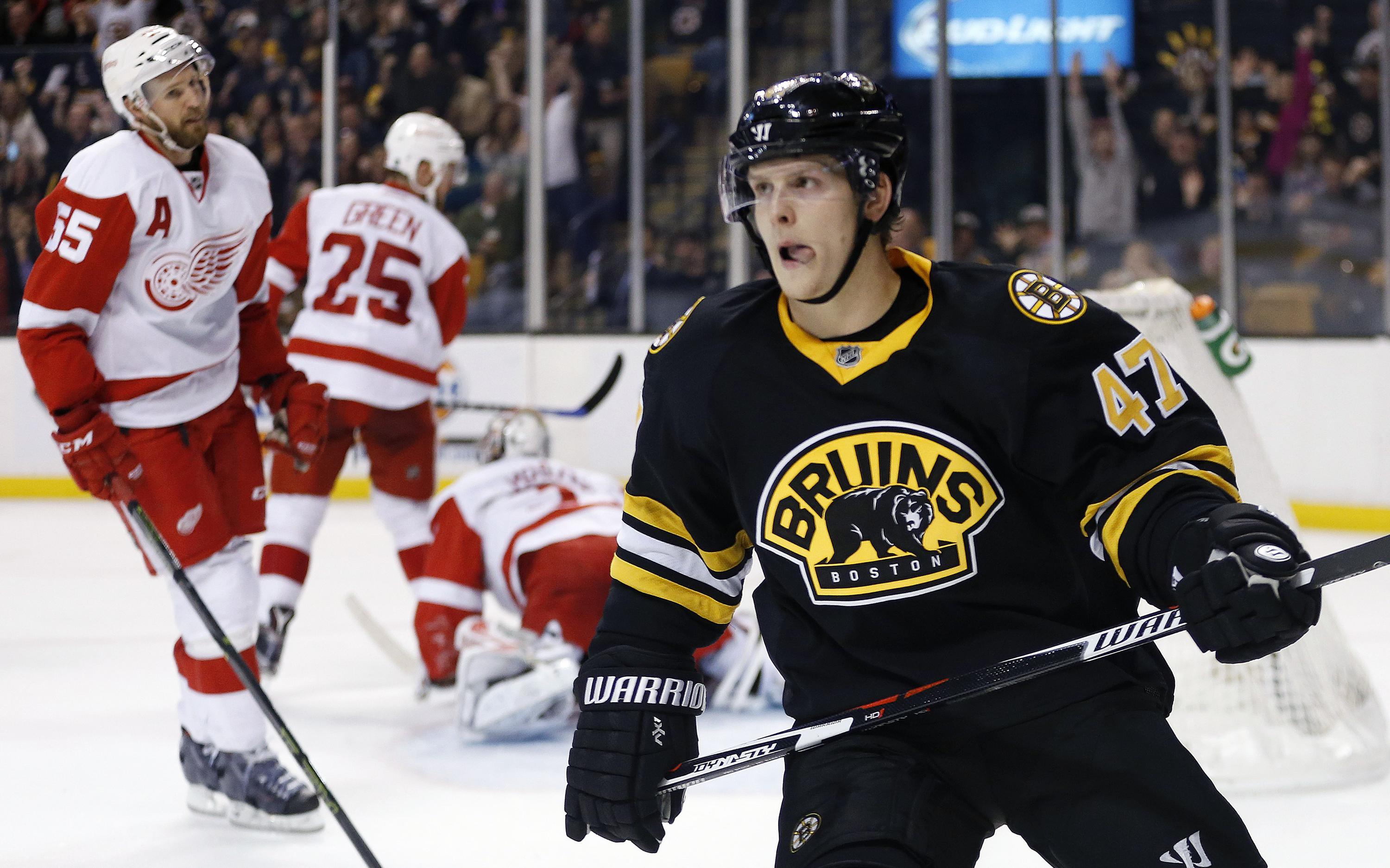 Bruins score 3 in 2nd period, beat Red Wings 31 AP News