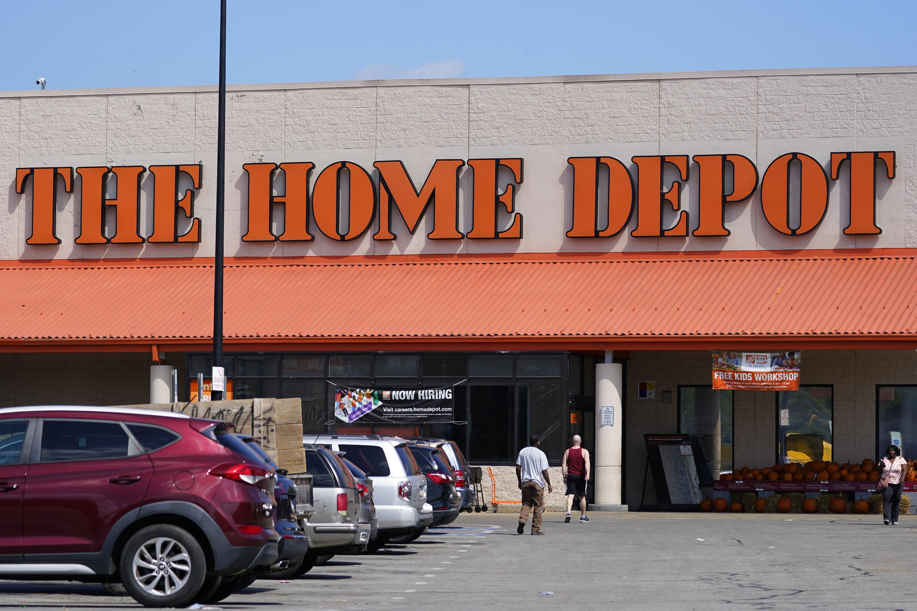 Home Depot sees first annual sales decline in more than a decade as housing  streak ebbs, rates jump