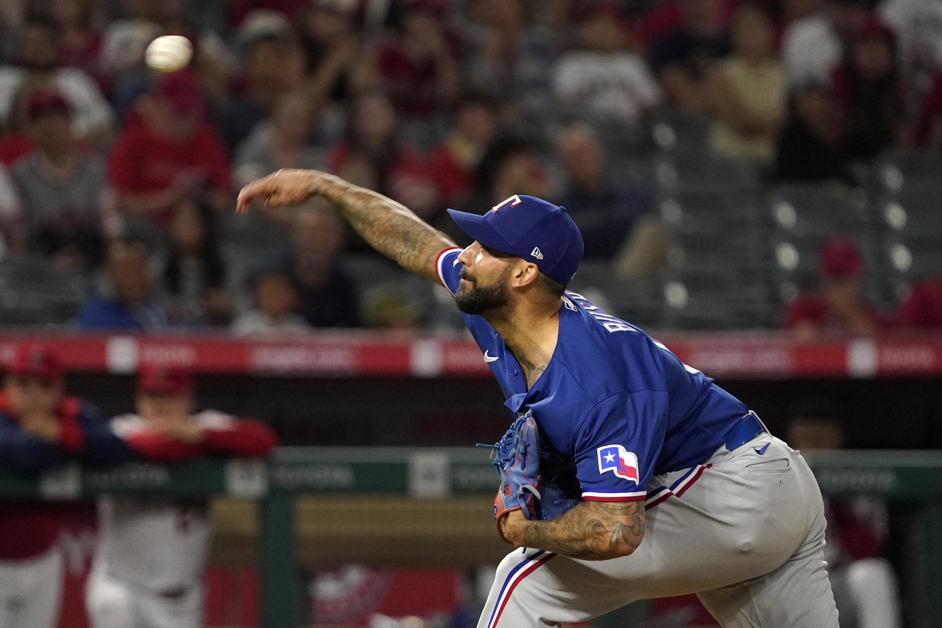 NL Central-leading Brewers acquire reliever Bush from Texas