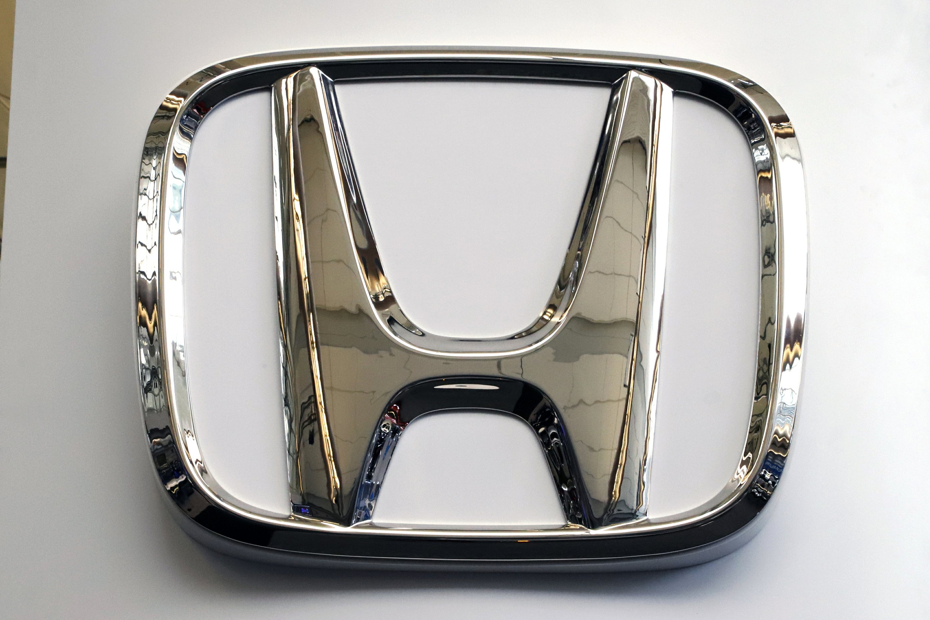 Honda of America plans to sell 2 fully electric SUVs in 2024 | AP News