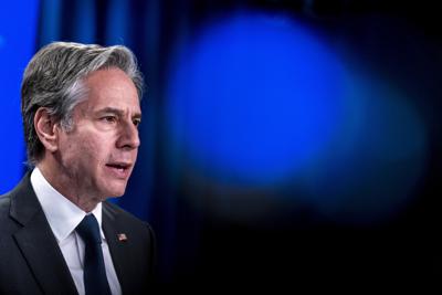 ARCHIVO - El secretario de Estado, Antony Blinken, habla en la sala de prensa del Departamento de Estado, Washington, 7 de enero de 2022. Blinken visitará Ucrania esta semana mientras crecen las tensiones entre Estados Unidos y Rusia sobre una posible invasión rusa de su nación vecina. (AP Foto/Andrew Harnik, Pool, File)