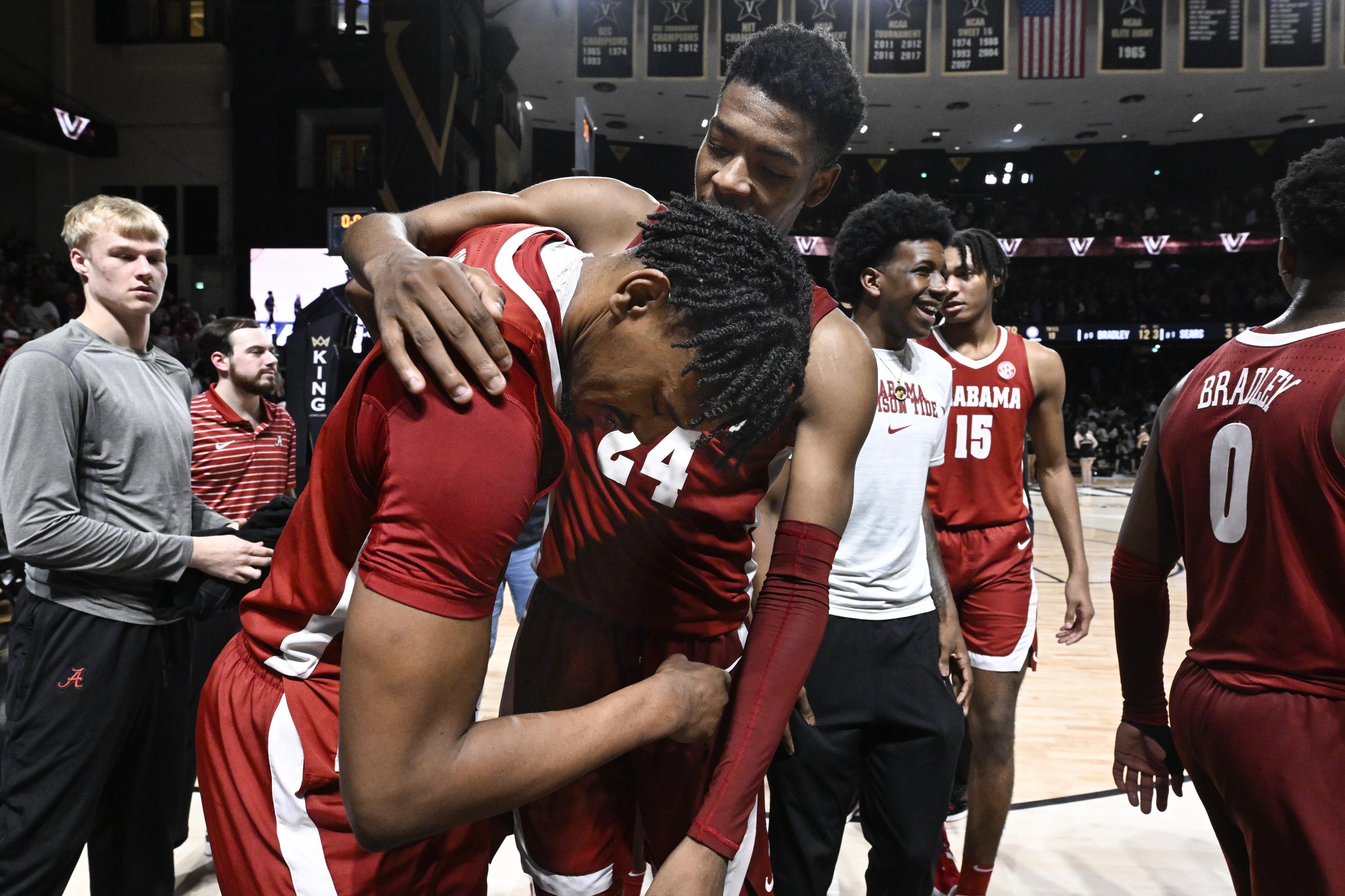 BUZZER BEATER VICTORY FOR TORONTO OVER HARVARD : r/CollegeBasketball