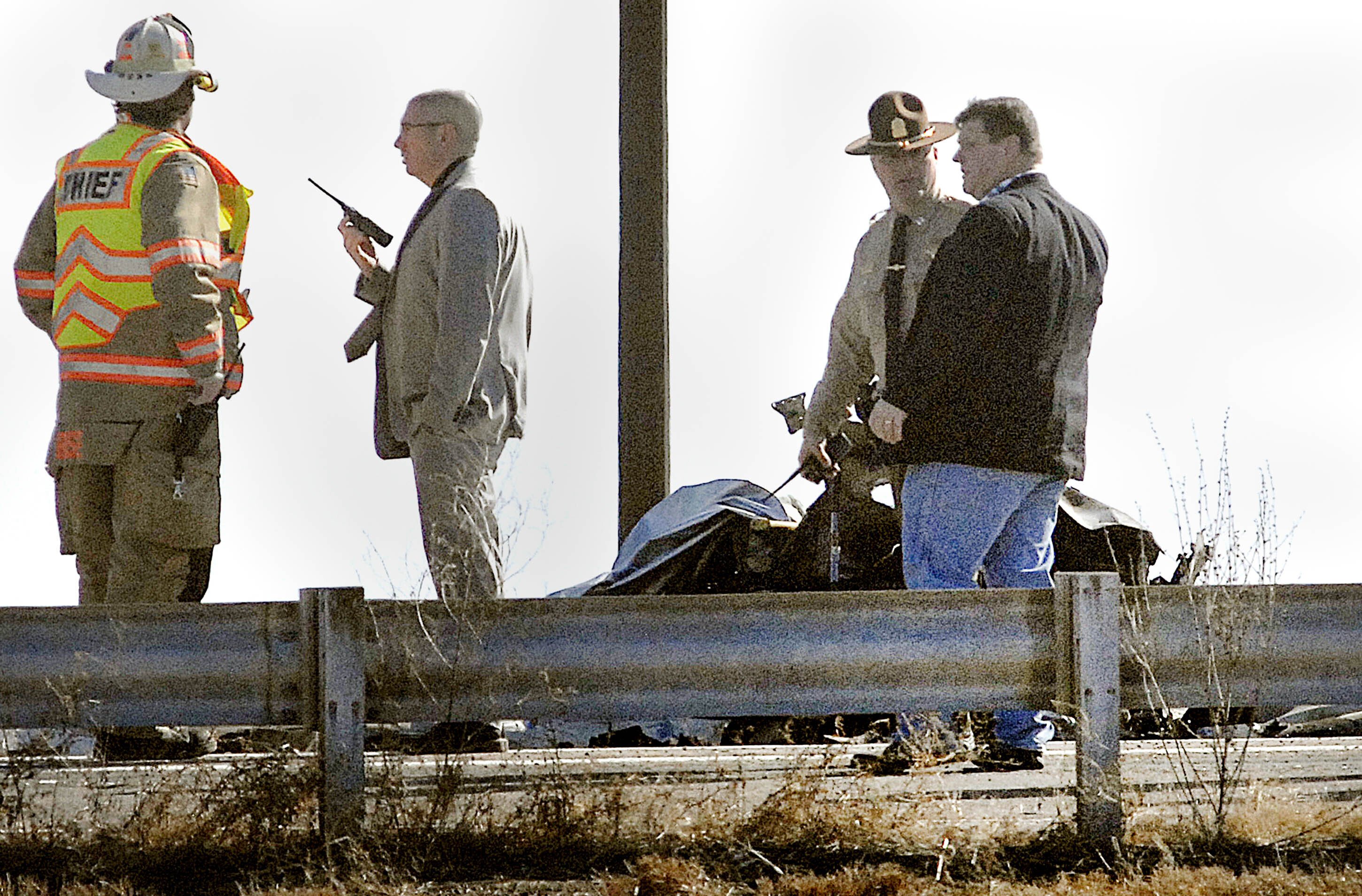 Police 3 die in plane crash on I55 in central Illinois AP News