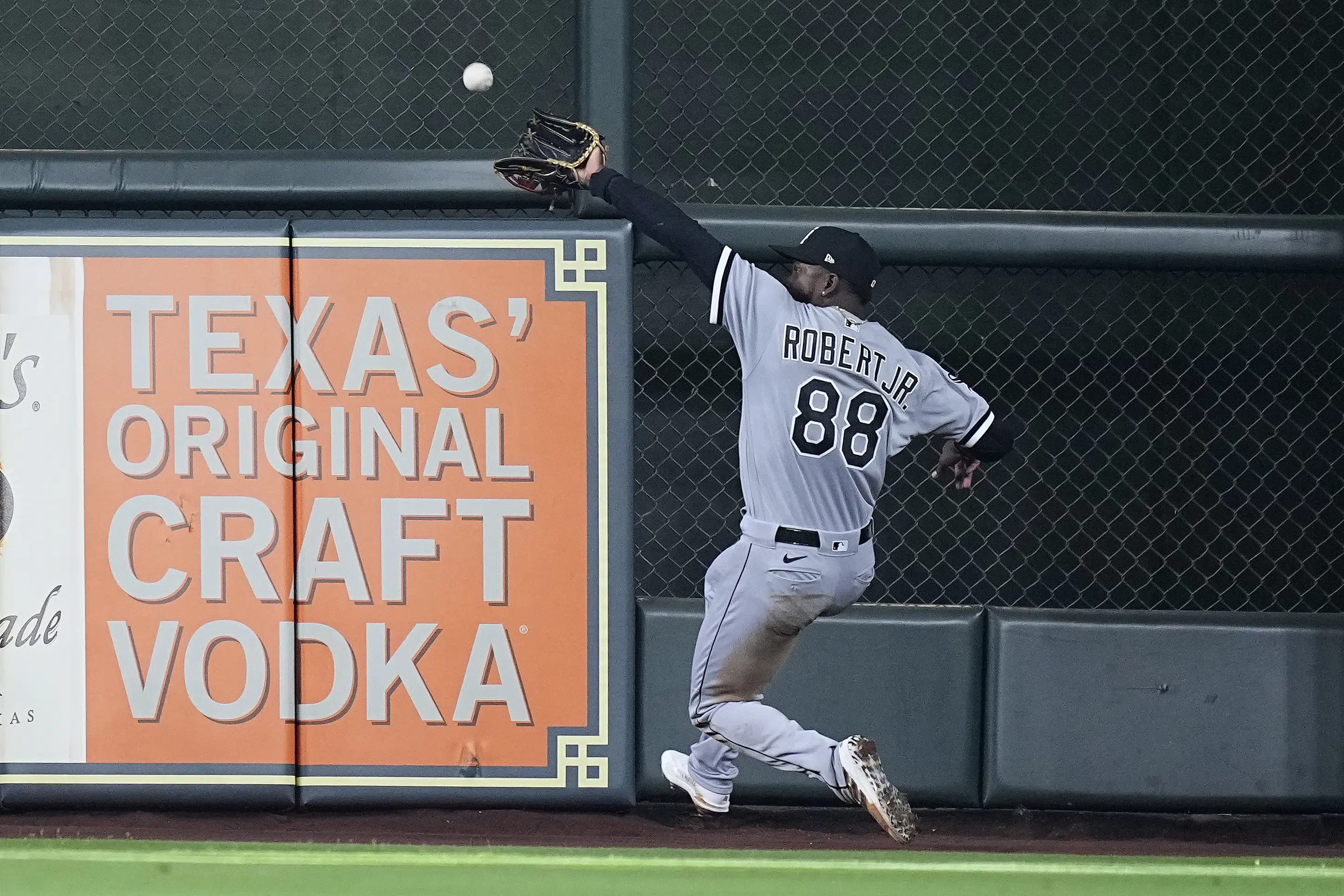Robert Moncada power White Sox past Astros 63 Robert Moncada power White Sox past Astros 63