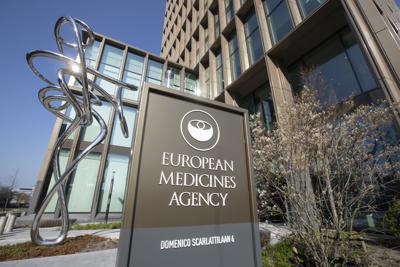 Archivo - Vista exterior de la Agencia Europea de Medicamentos (EMA, por sus siglas en inglés) en Ámsterdam, Holanda, el 20 de abril de 2021. (AP Foto/Peter Dejong, Archivo)