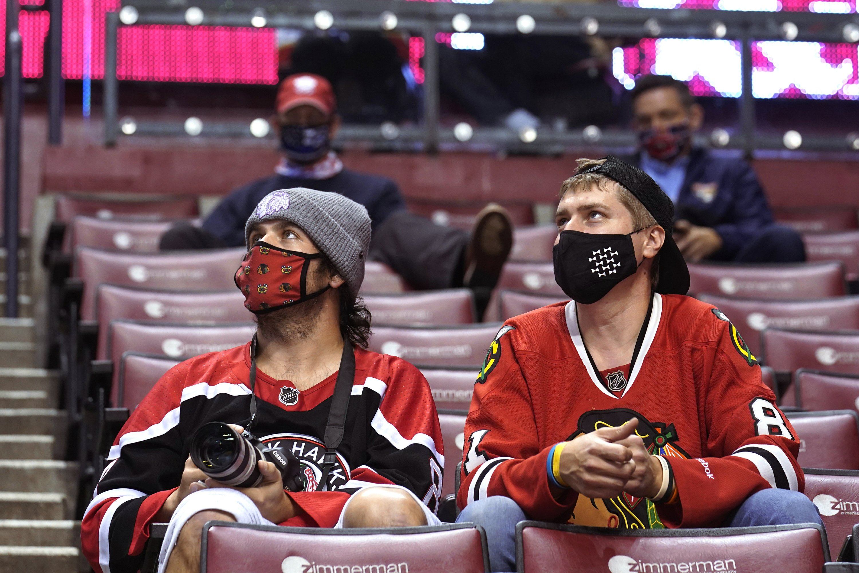 Florida Panthers 1 of 3 NHL teams allowing fans into arenas AP News