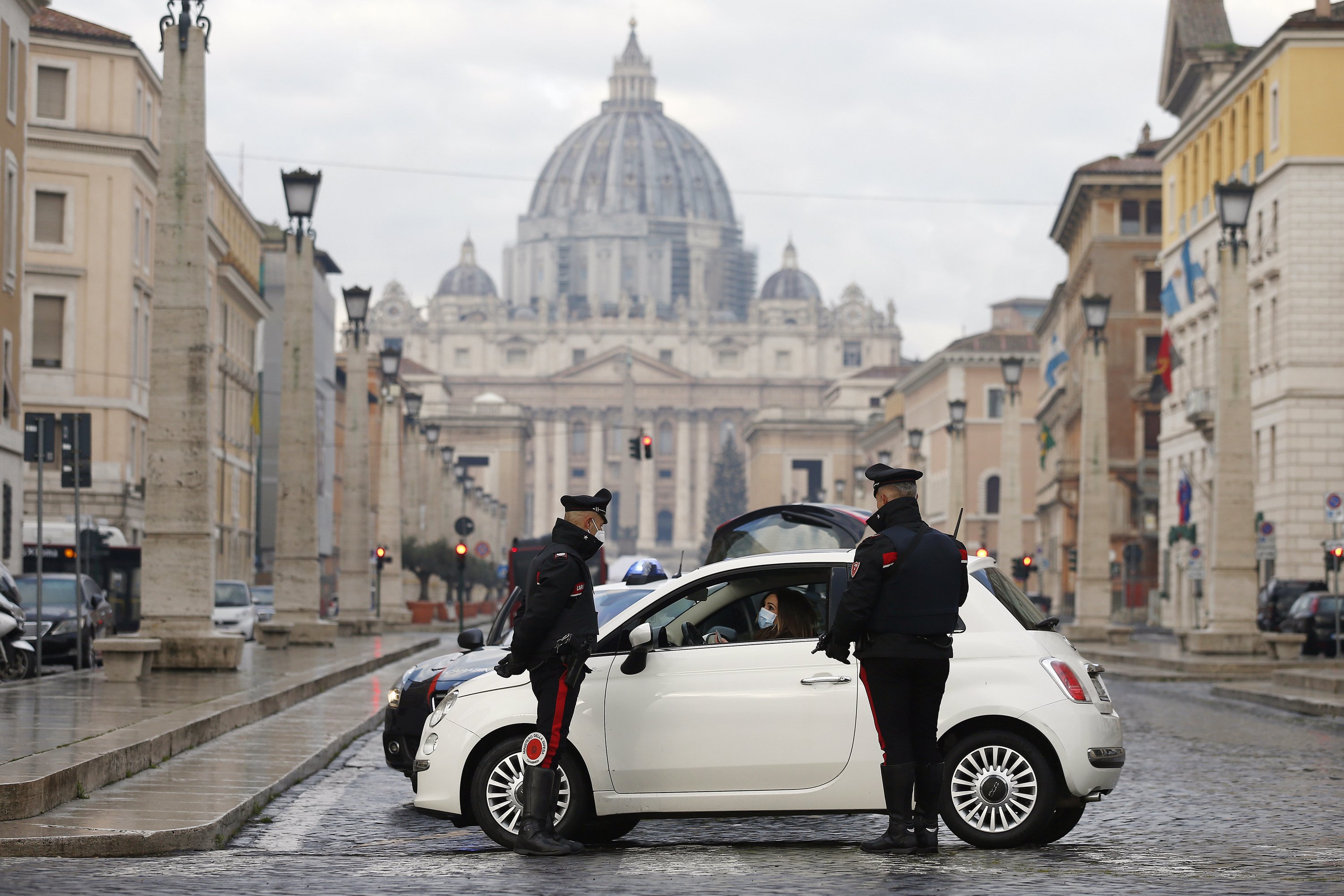 Italy enters Christmas lockdown amid signs of resurgence