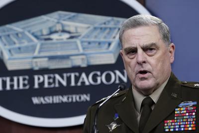 El presidente del Estado Mayor Conjunto, general Mark Milley, hace declaraciones en el Pentágono, en Washington, sobre el fin de la guerra en Afganistán, el miércoles 1 de septiembre de 2021. (AP Foto/Susan Walsh)