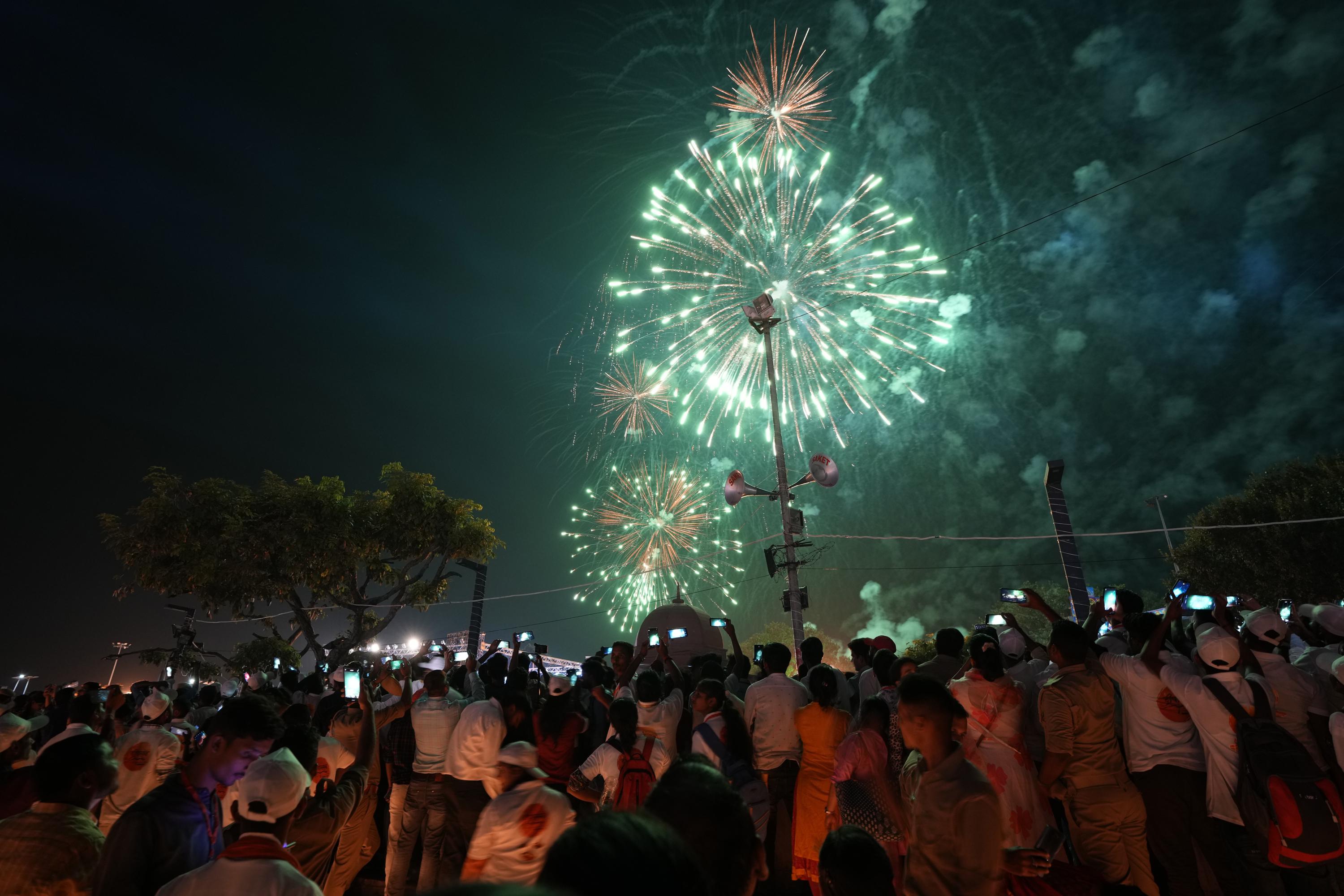 Indians Celebrate Diwali With Festivities Dazzling Lights AP News