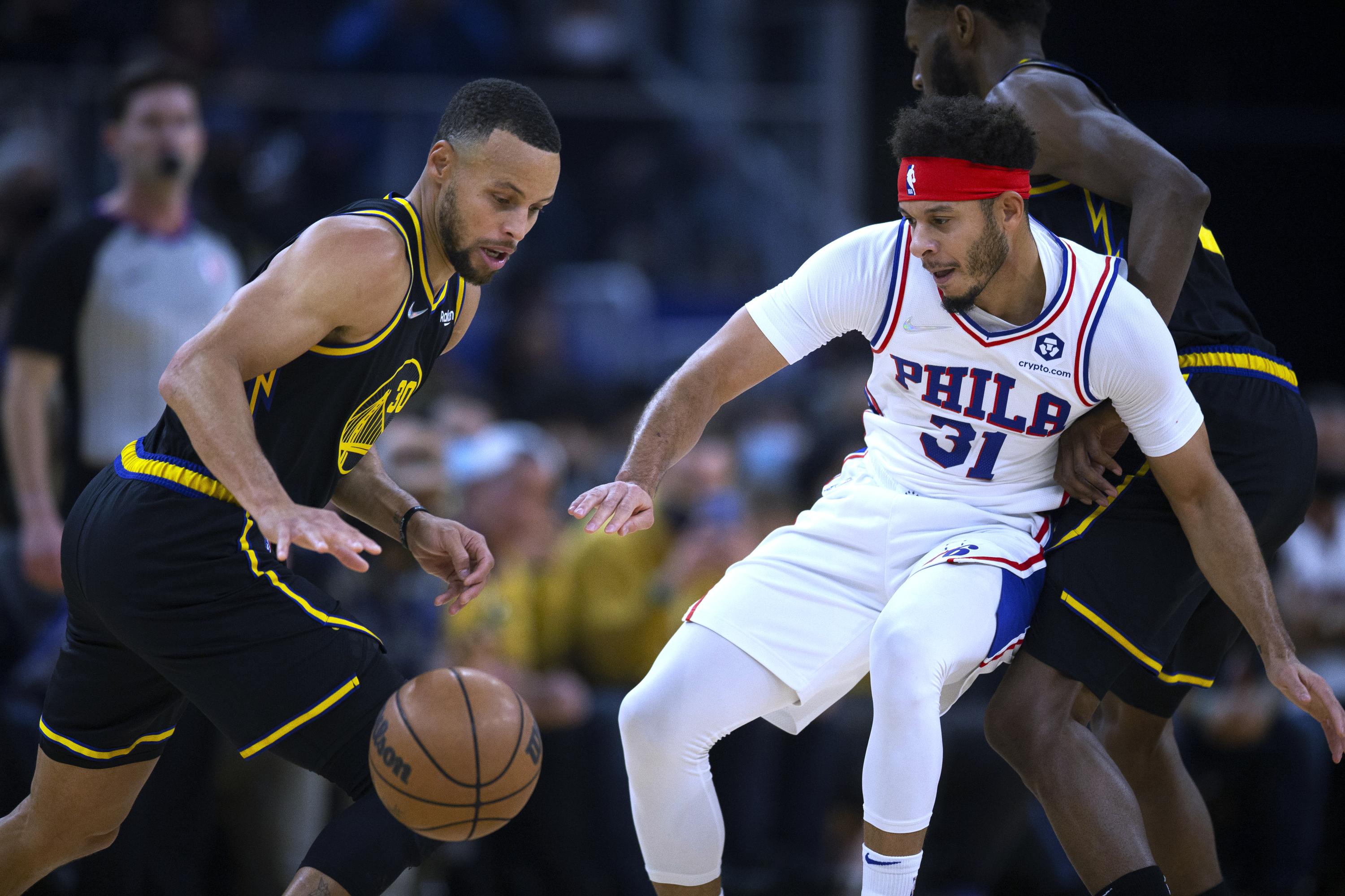 Stephen Curry's Warriors get past Seth Curry's 76ers, 11696 AP News