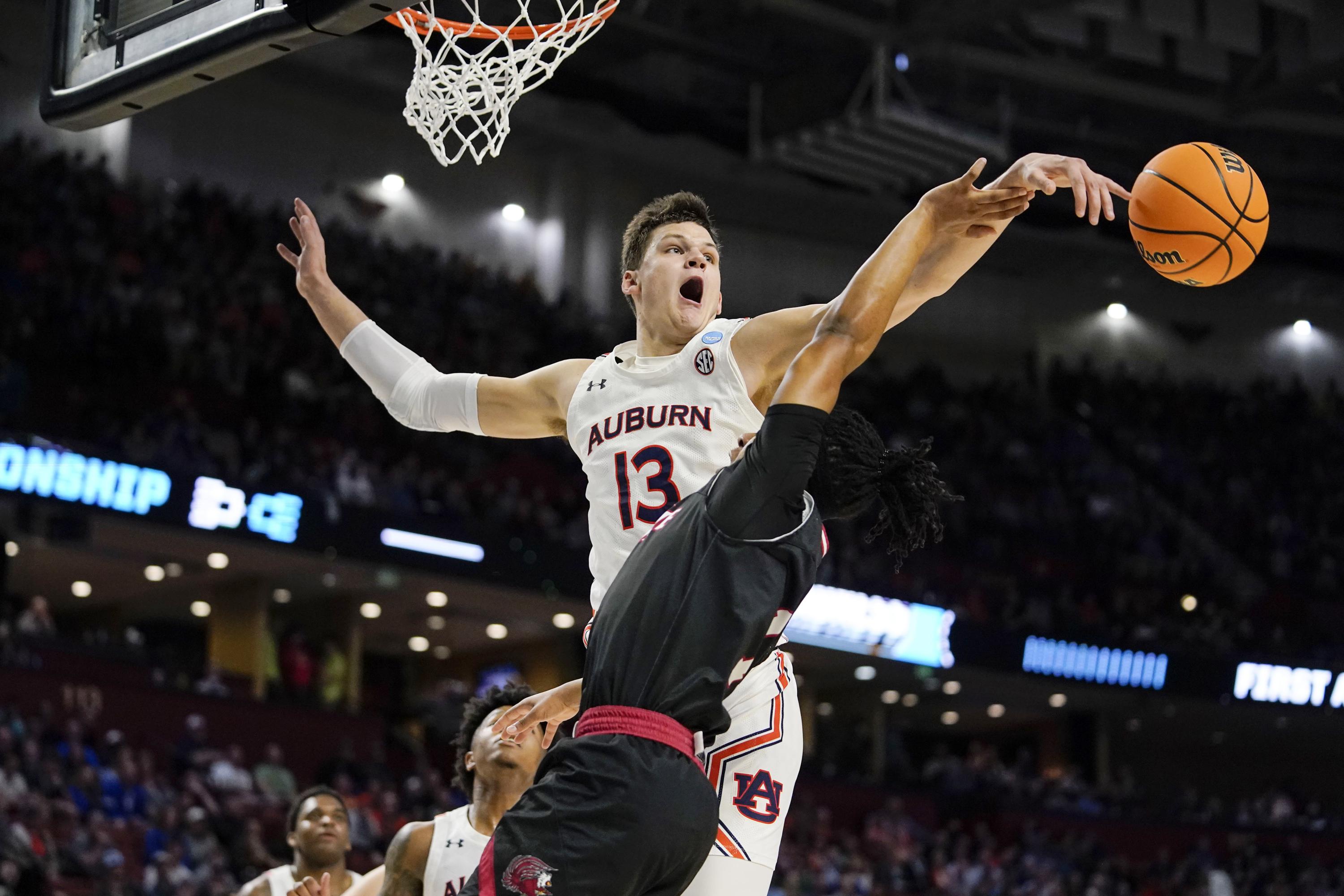 Twolves rookie Kessler's defense, size and upside AP News