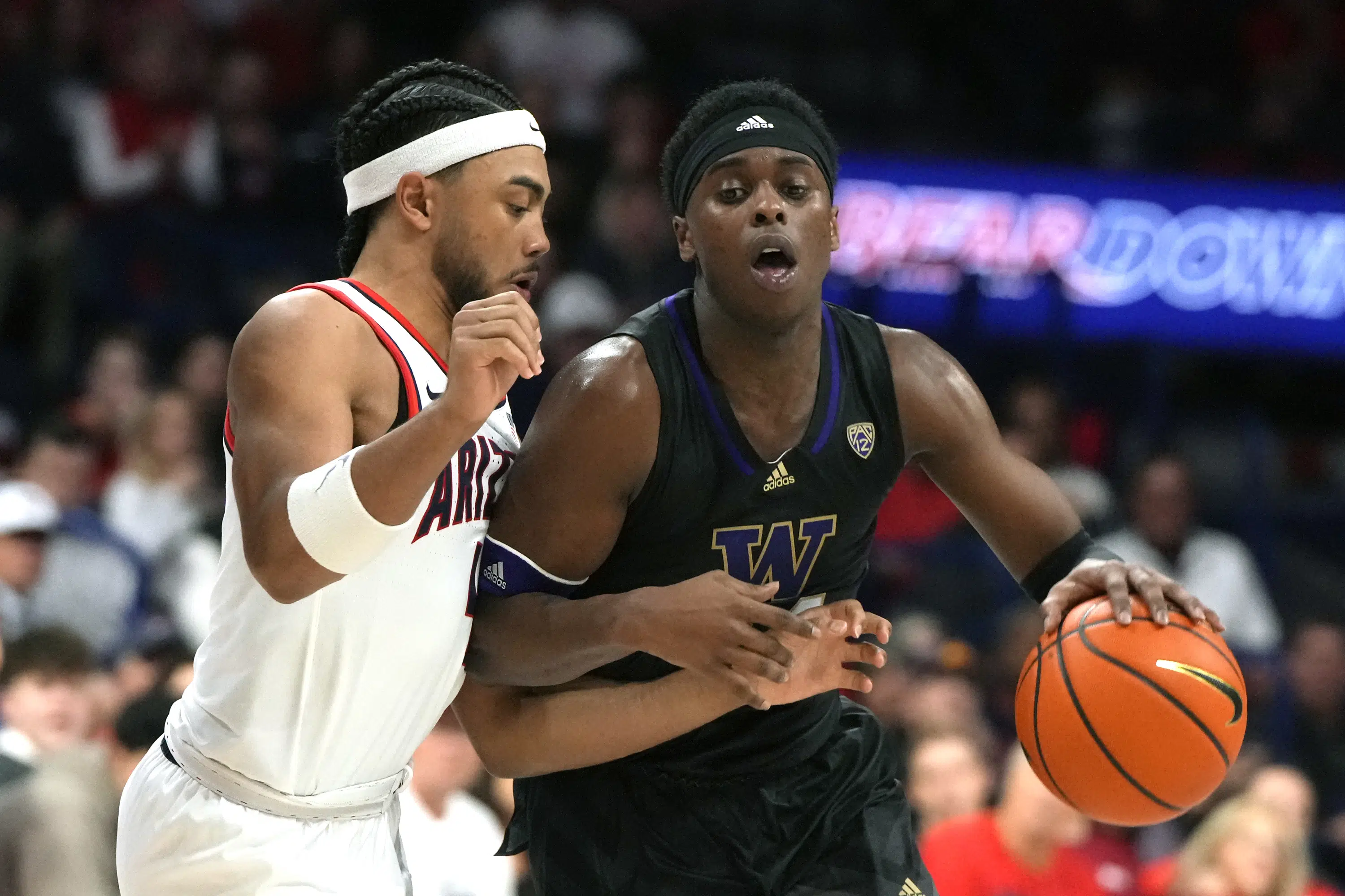 No. 5 Arizona outlasts Washington to extend home streak