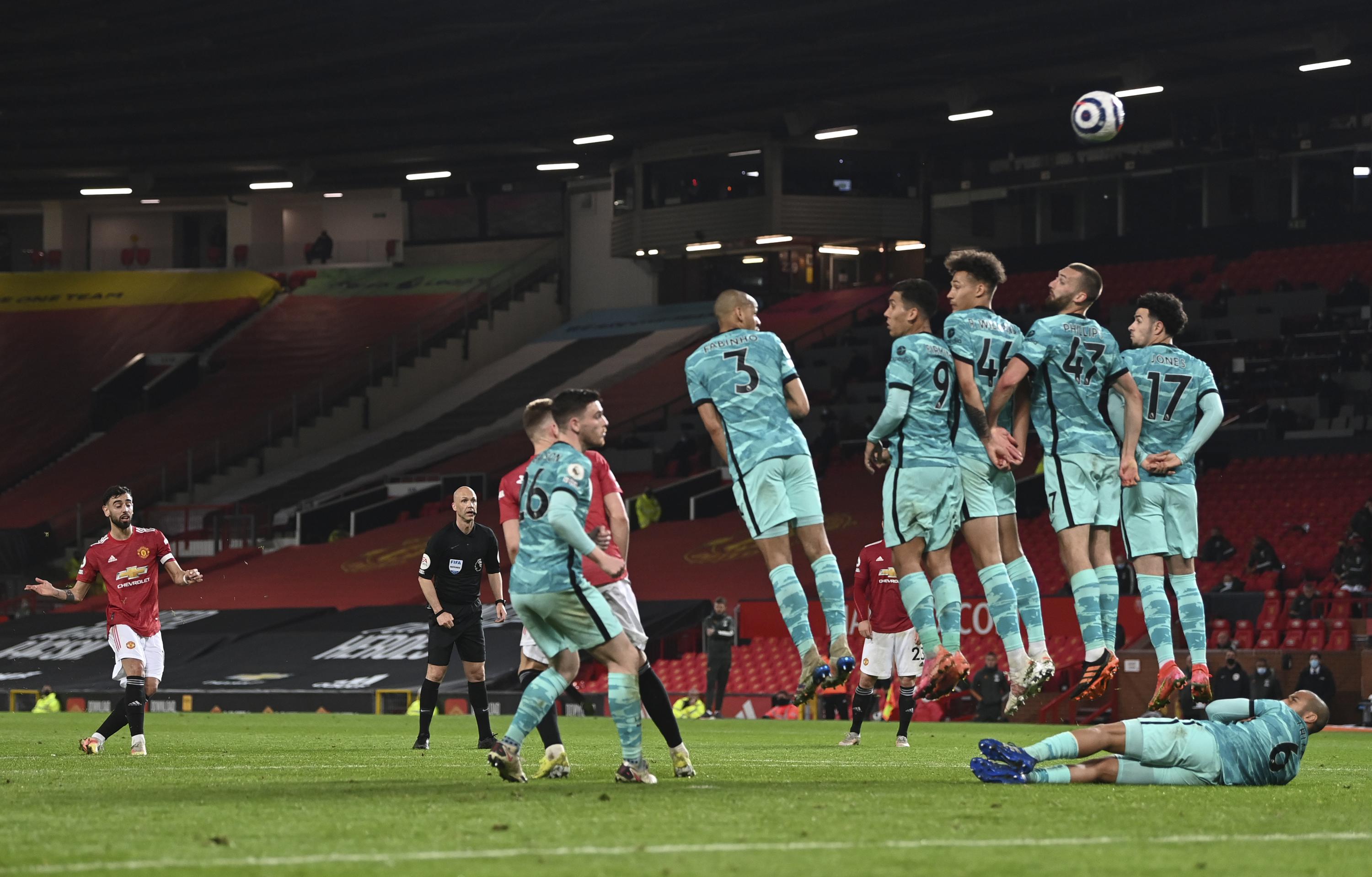 Liverpool wins 4-2 at Man United in late push for CL spot