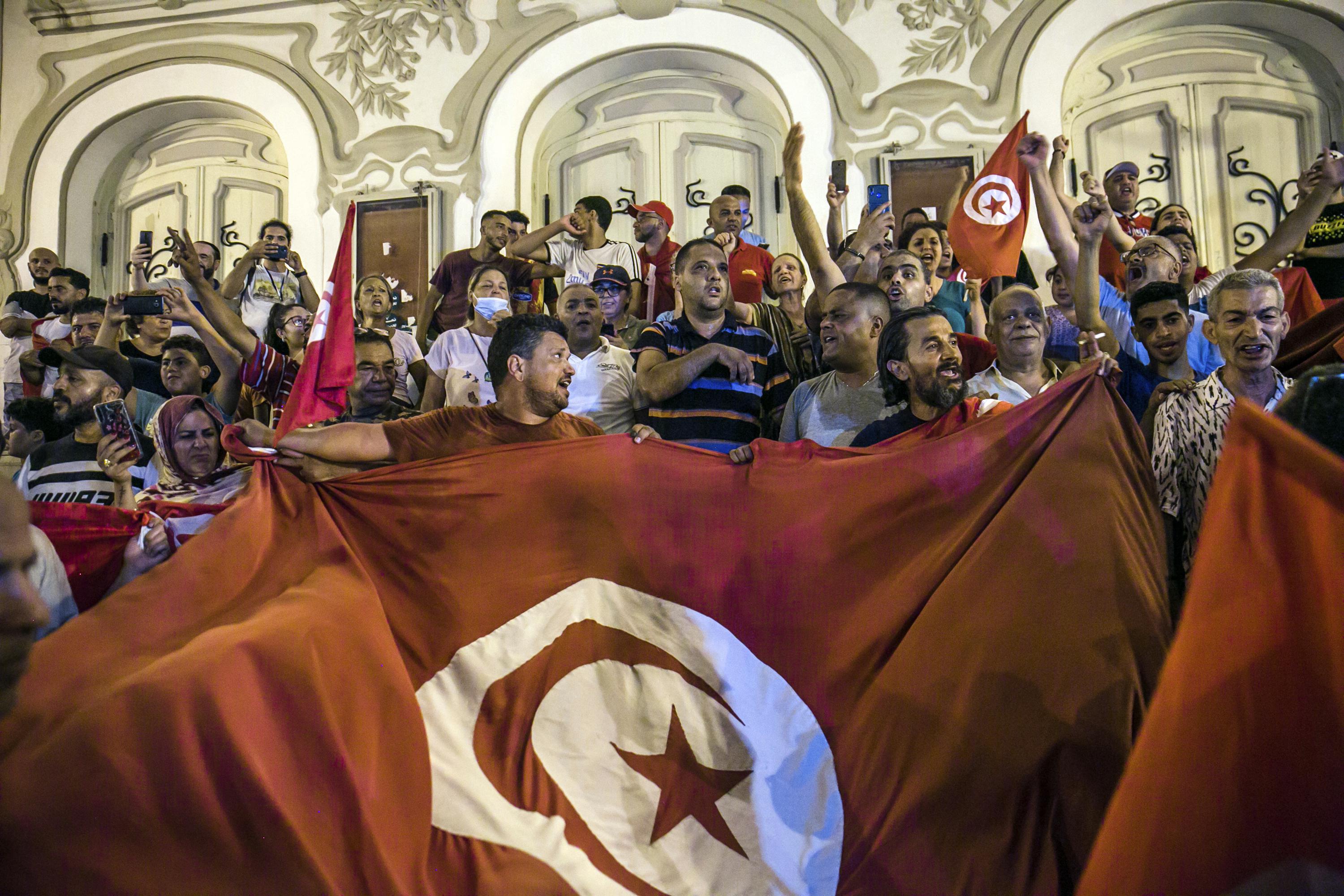 Tunisians vote in favor of new constitution, officials say