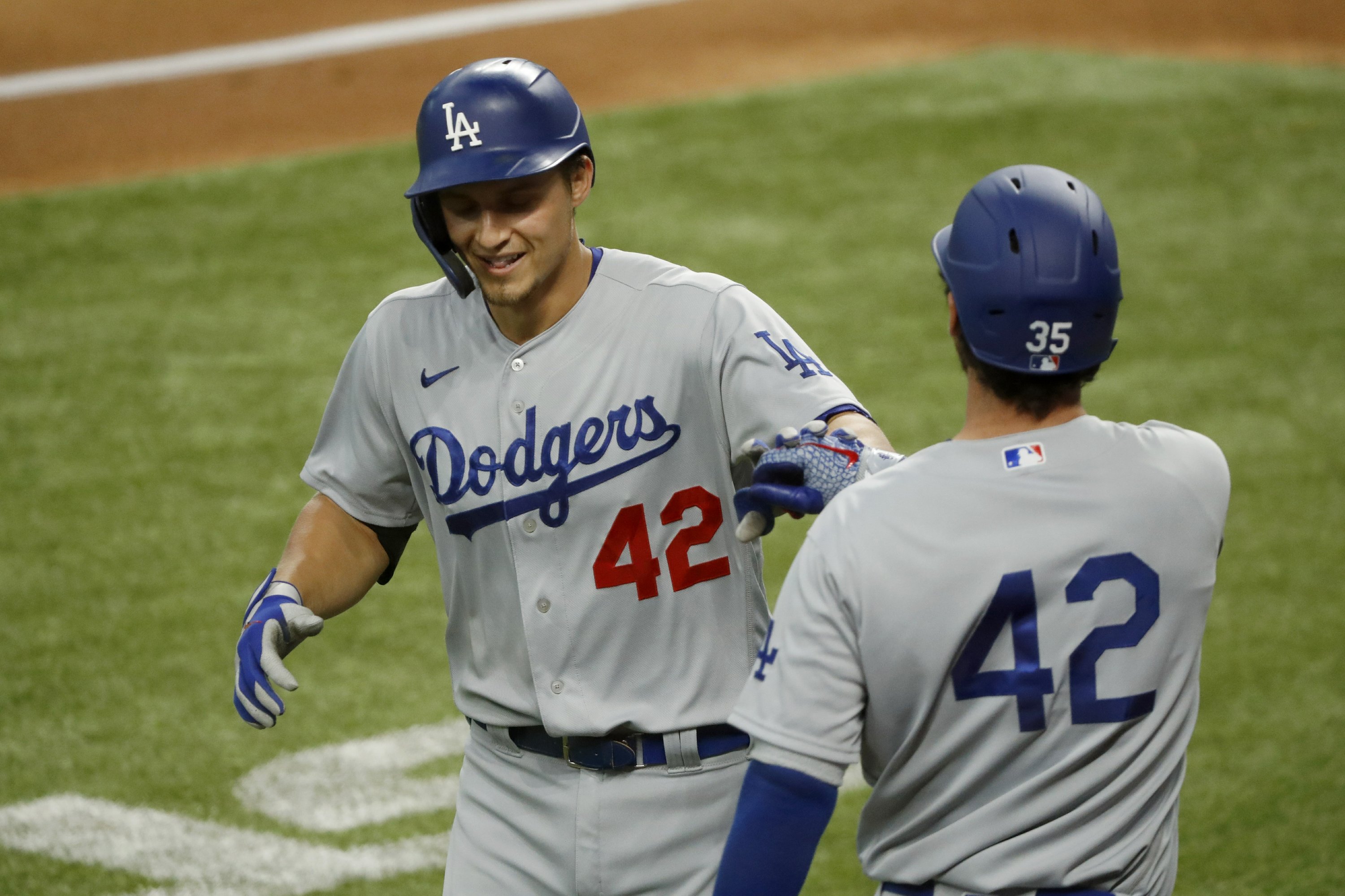 Dodgers set NL homer mark for month at 57, beat Rangers 72 AP News