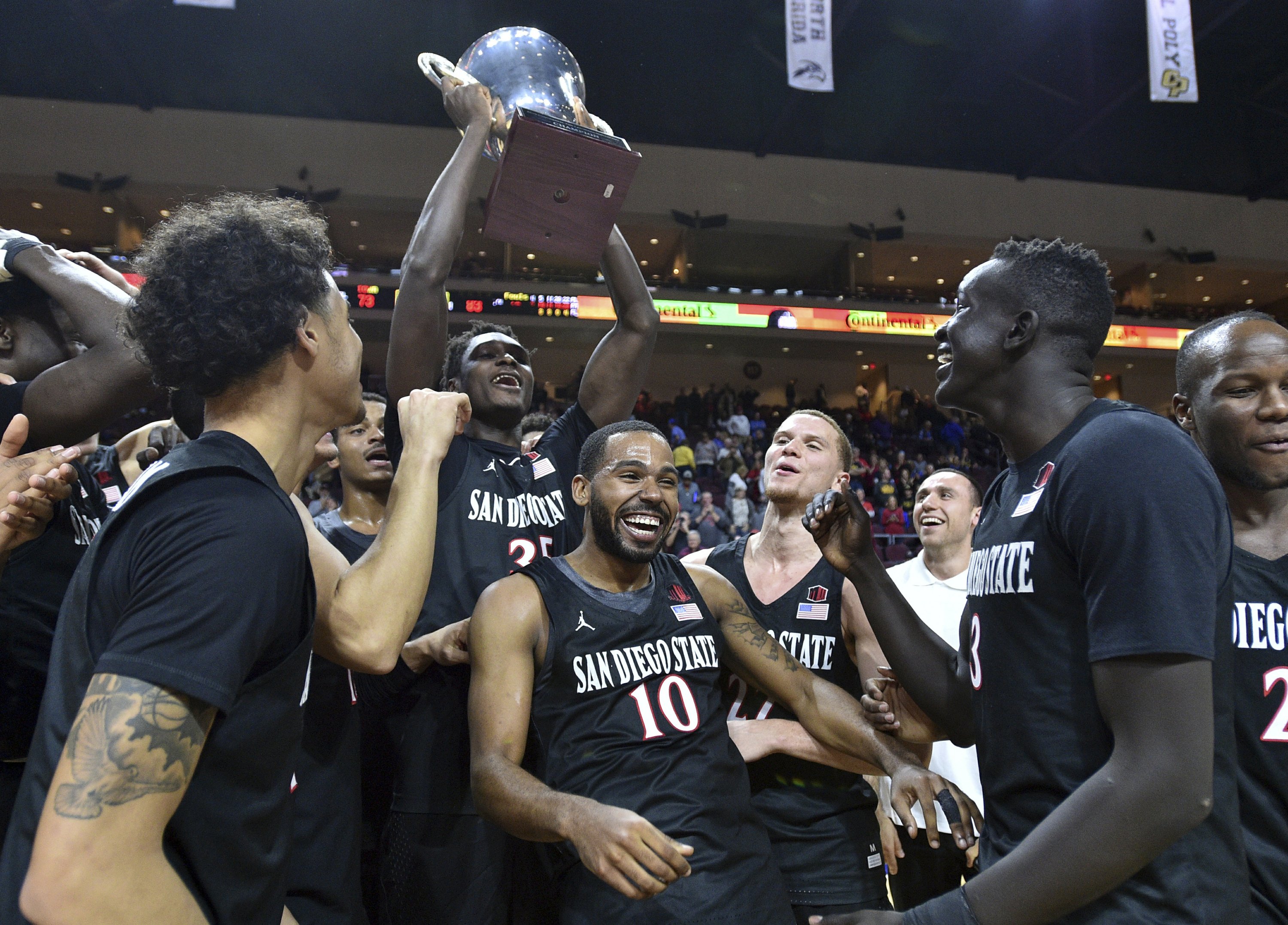 kawhi leonard aztecs