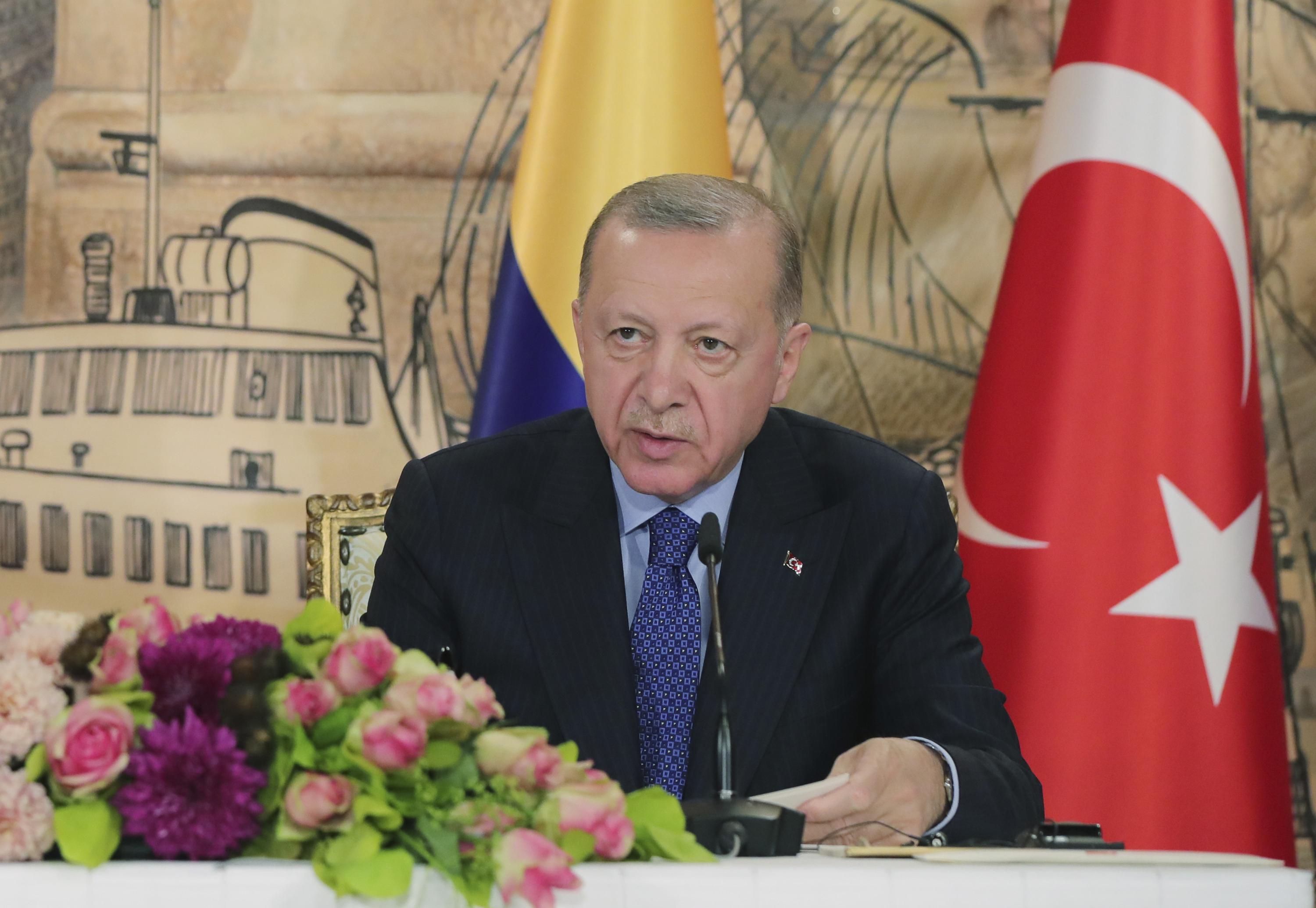 Turkey’s Erdogan talks to Swedish, Finnish leaders on NATO