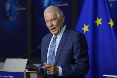 Josep Borrell, representante de la UE para Asuntos Exteriores, habla durante una reunión con el presidente serbio Aleksandar Vucic y el primer ministro de Kosovo, Albin Kurti, el jueves 18 de agosto de 2022, en Bruselas. (AP Foto/Virginia Mayo)