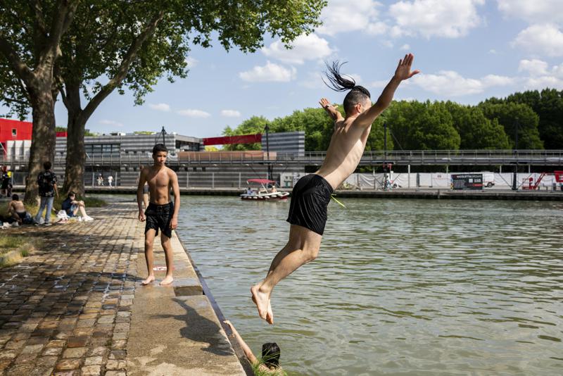 France Eases Mask Rules Will End Nightly Virus Curfew