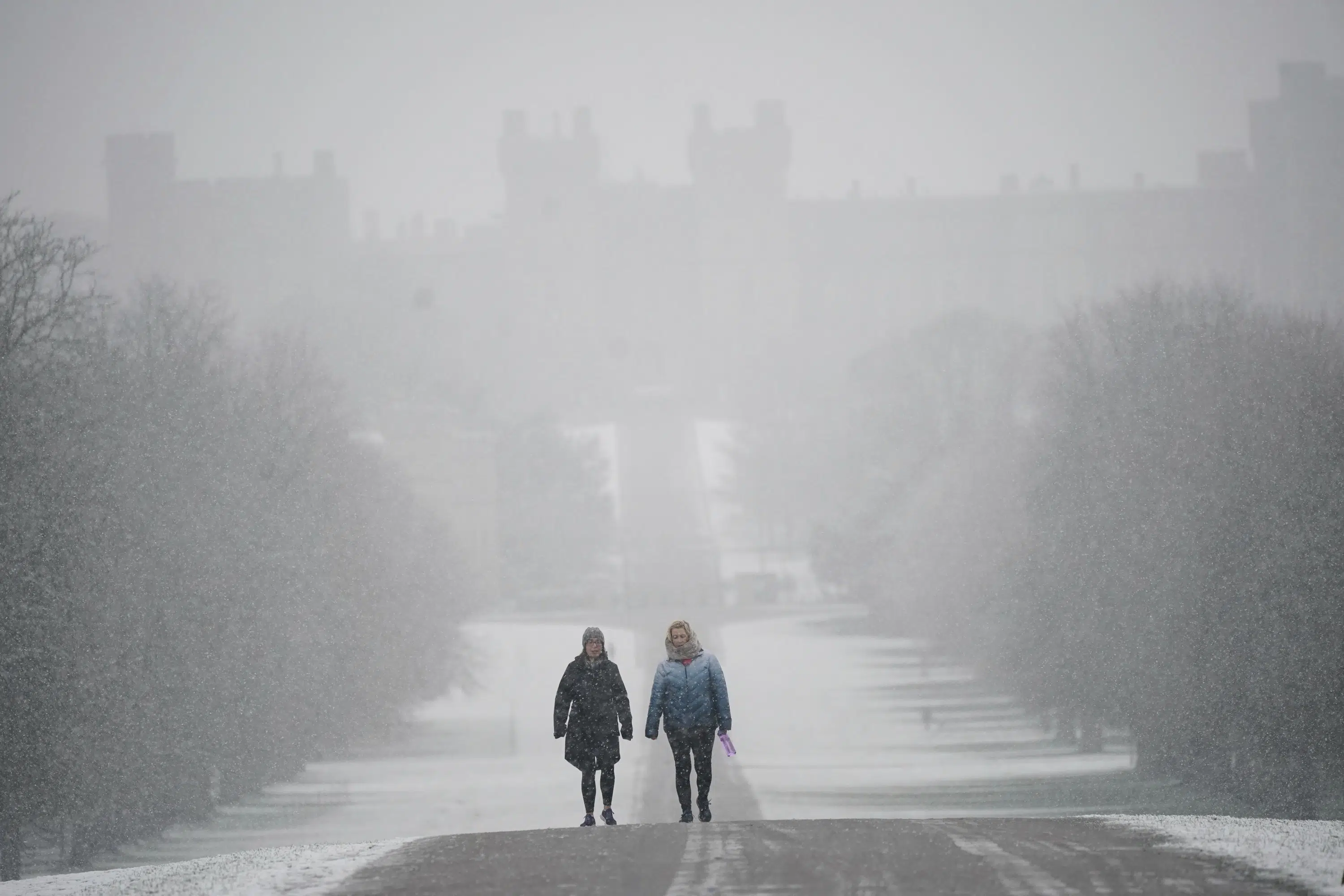 Flights suspended as Arctic air, snow and sleet blast UK