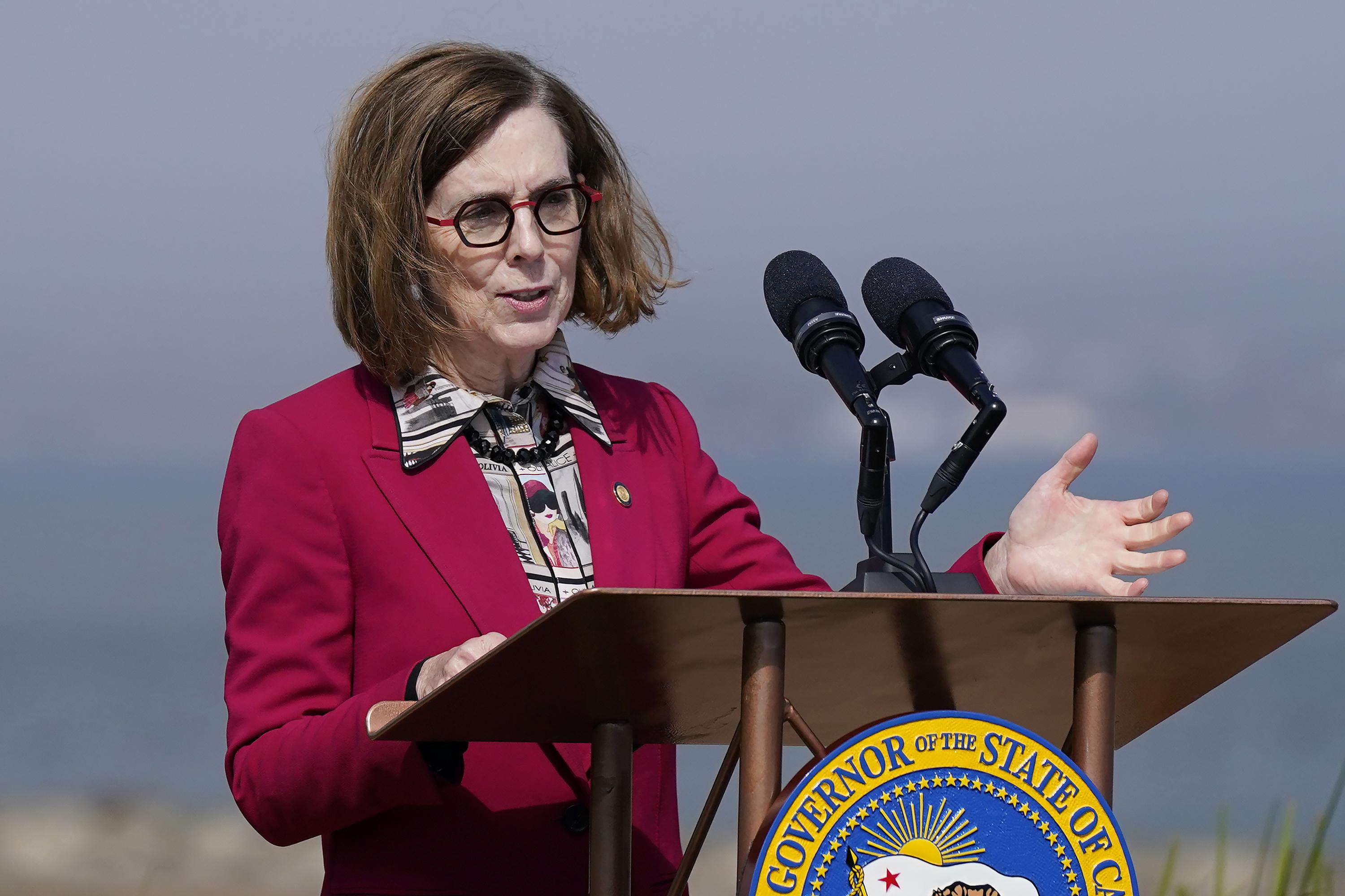 Outgoing Oregon governor reflects on turbulent final term AP News