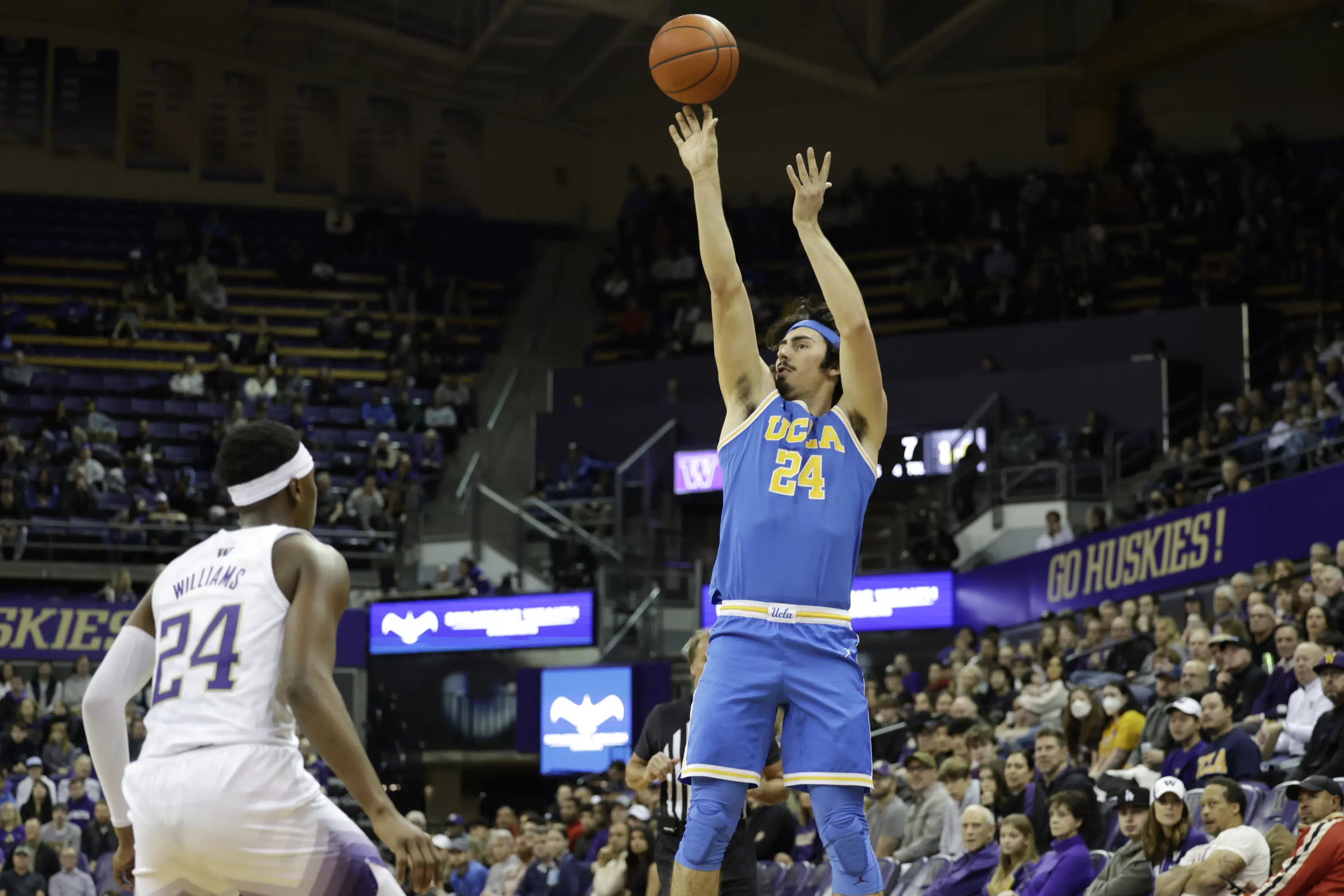 No. 11 UCLA defeats Washington 74-49 for 10th straight win