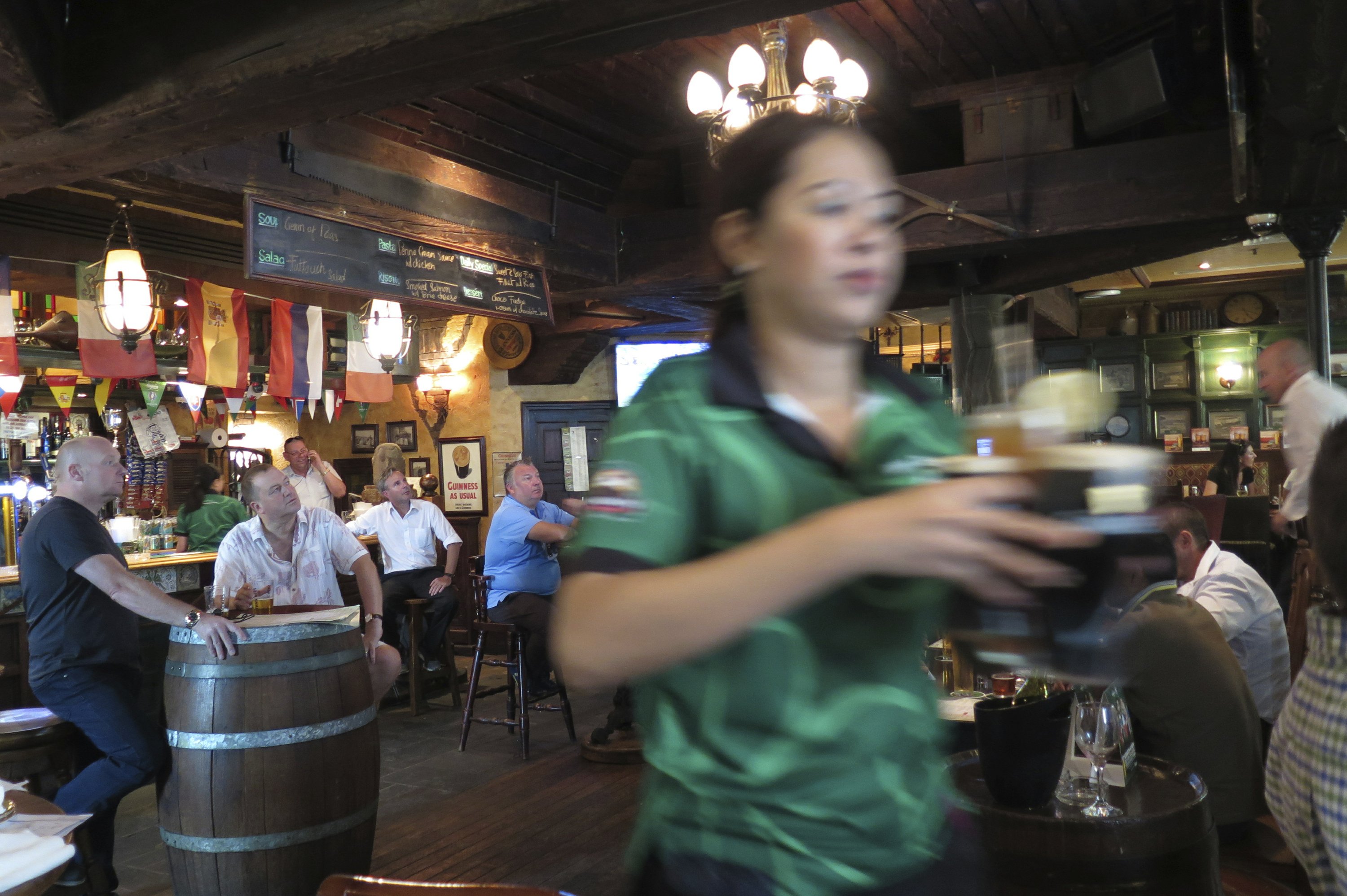 Alcohol Rules Again Loosen As Dubai Seeks Economic Recovery AP News