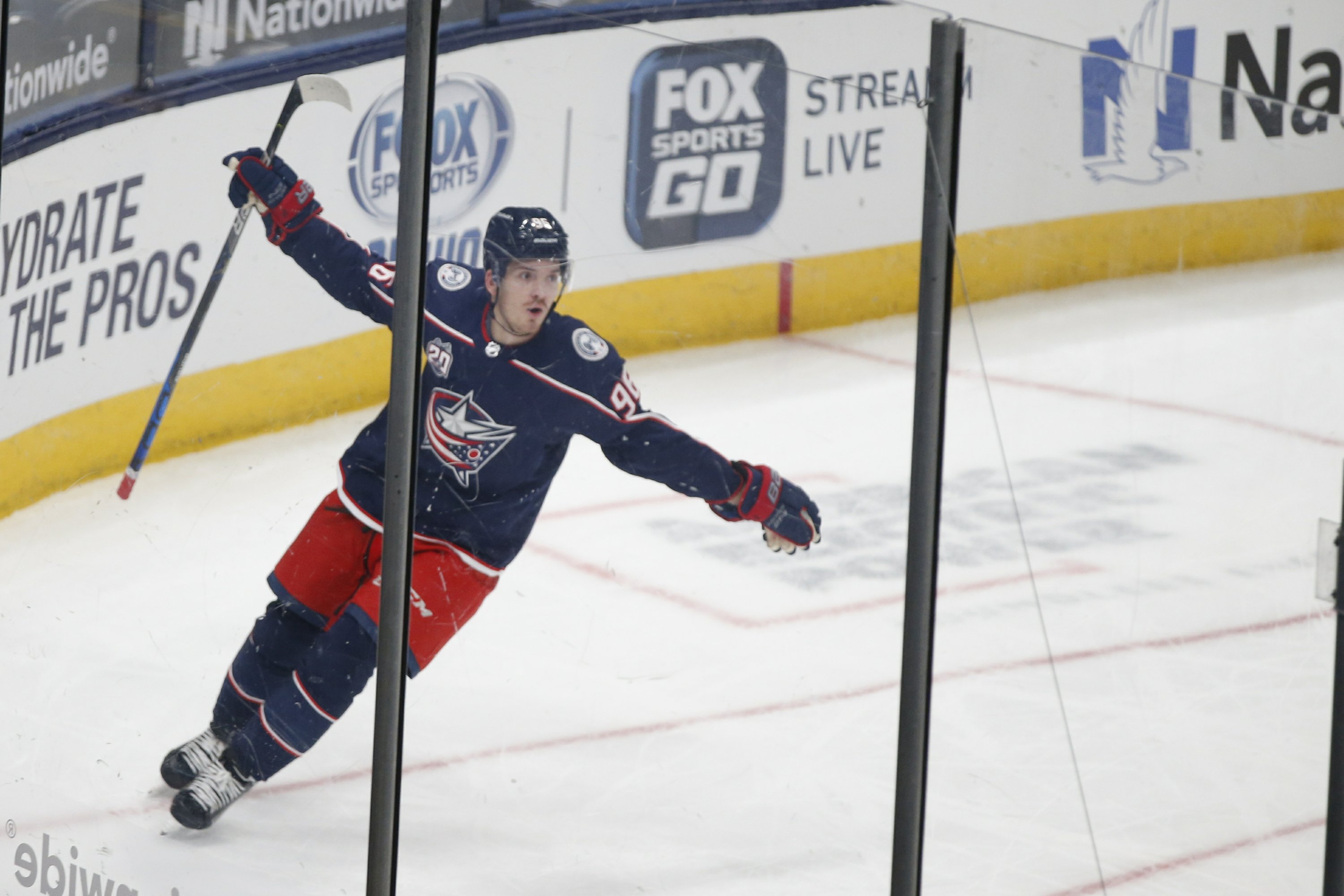 Roslovic scores late goal, Blue Jackets beat Hurricanes 32 AP News