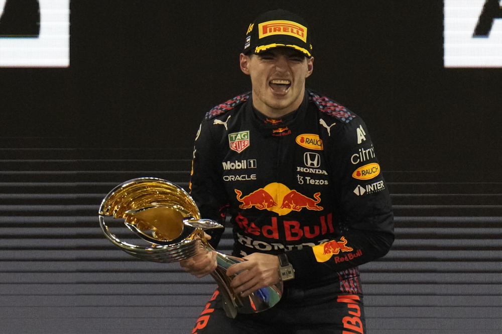 Max Verstappen wins 1st F1 title with last lap pass of Lewis Hamilton ...