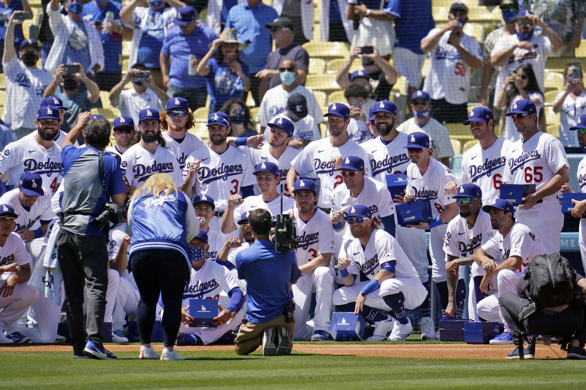 Dodgers receive World Series rings in 