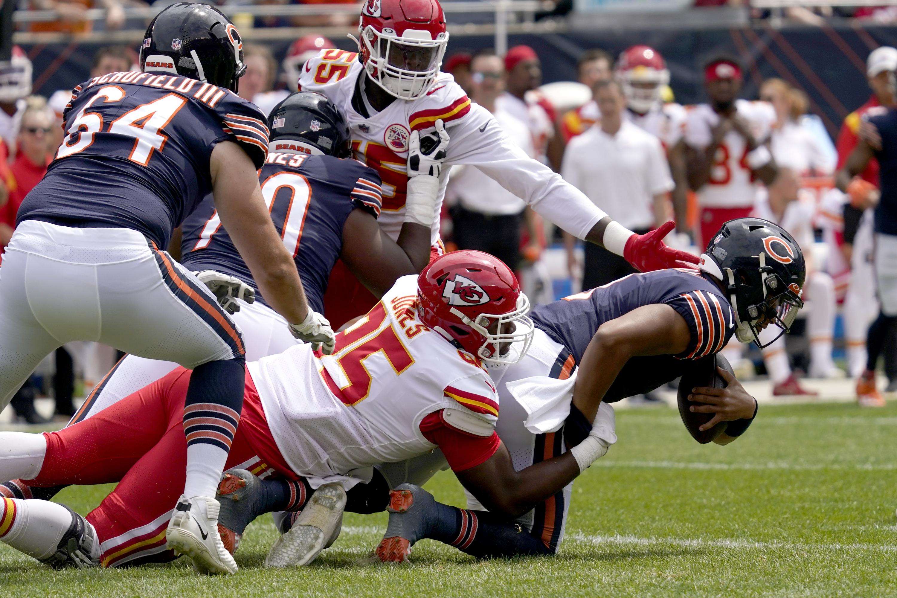Chiefs get Jones, Hardman back as camp returns to KC AP News