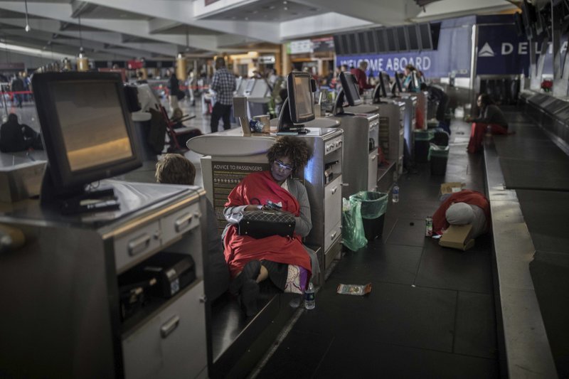 Power finally restored, but holiday travel chaos ahead after Atlanta airport outage (apnews.com)