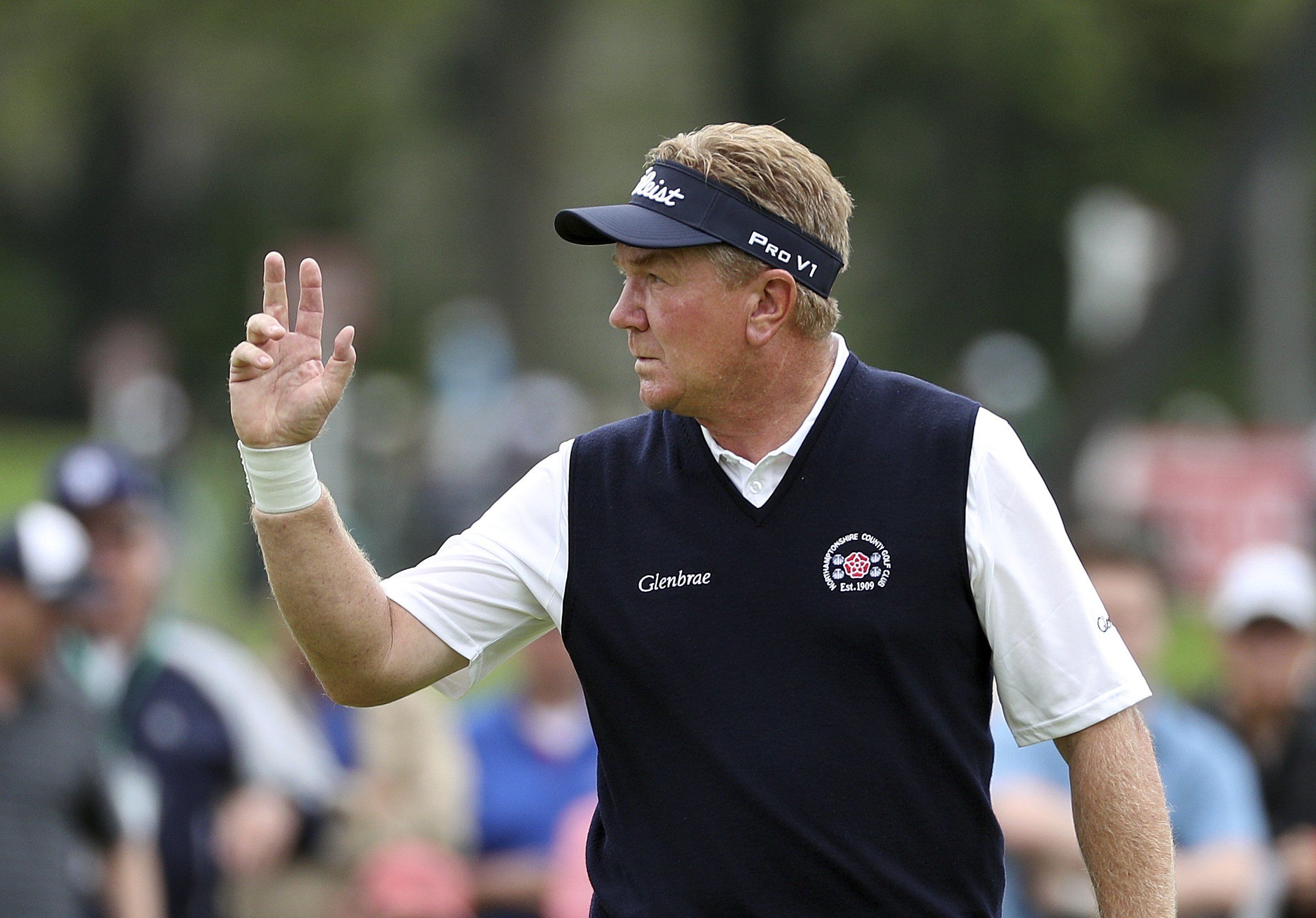 Broadhurst opens 2shot lead at Senior PGA Championship AP News