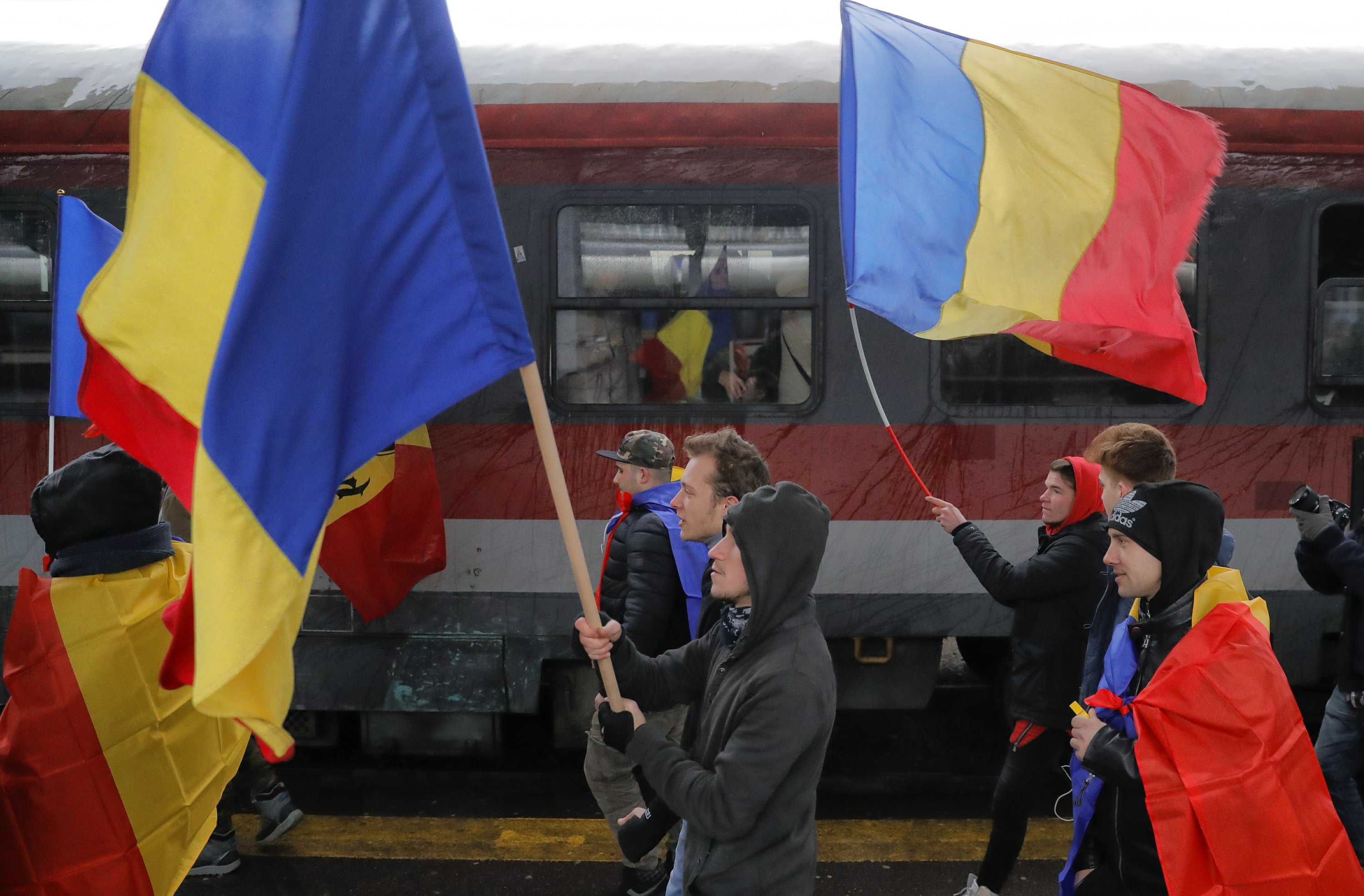 Tens of thousands stage anti-corruption protest in Romania