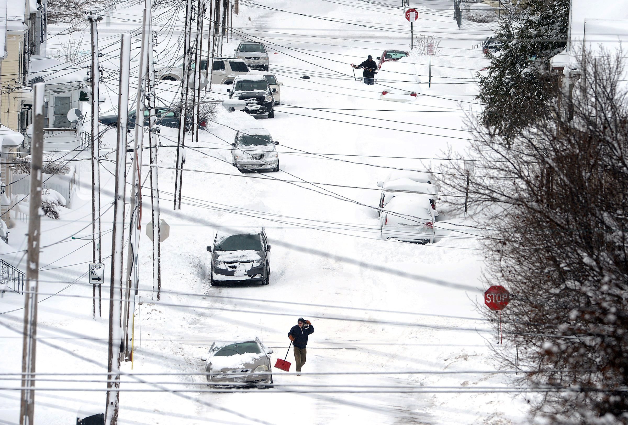 Christmas storm brings record snow to Erie, Pennsylvania