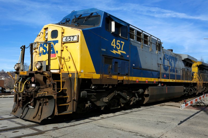 Csx Railroad S First Quarter Profit Jumps To 695 Million